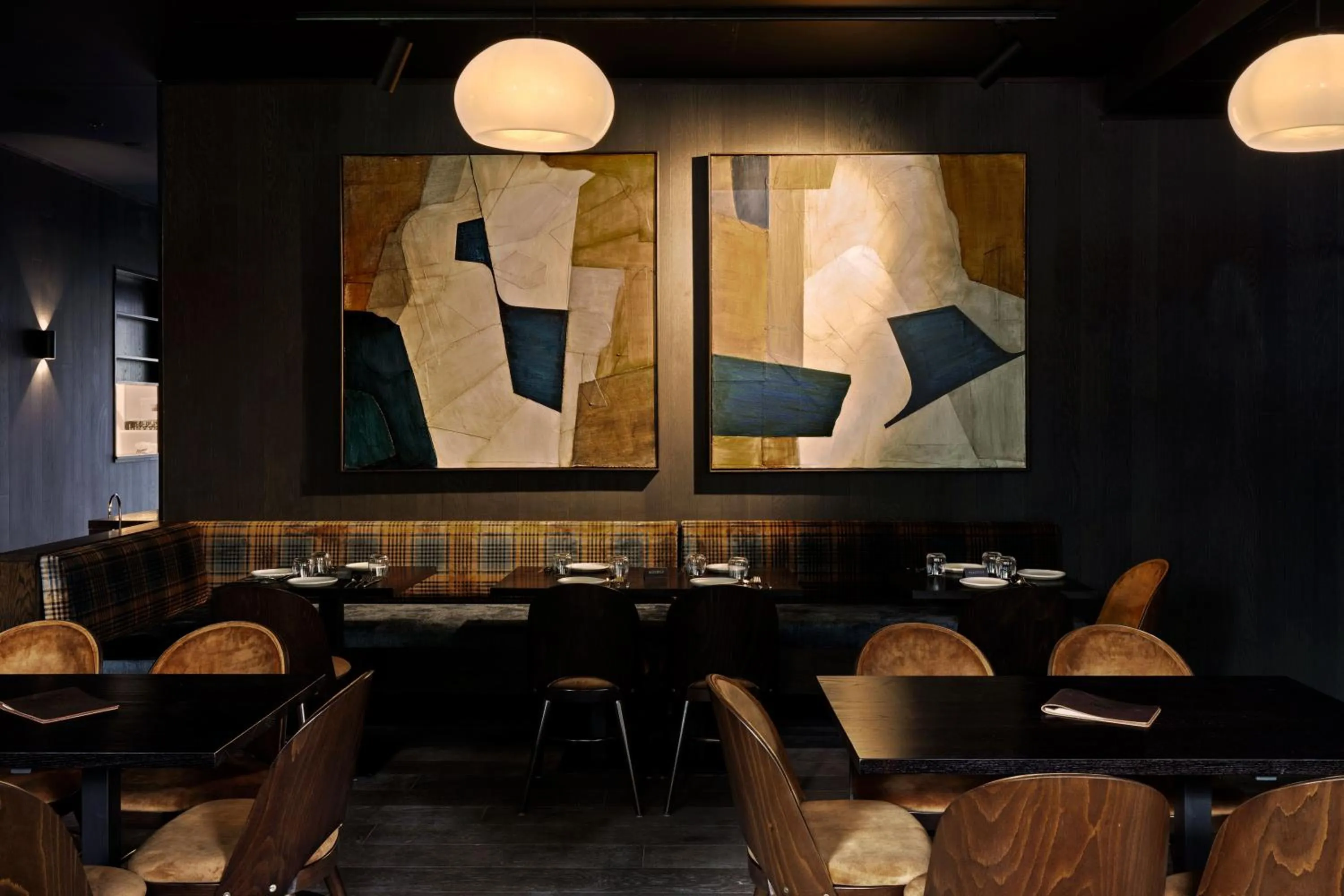 Restaurant/places to eat in Abstract Hotel