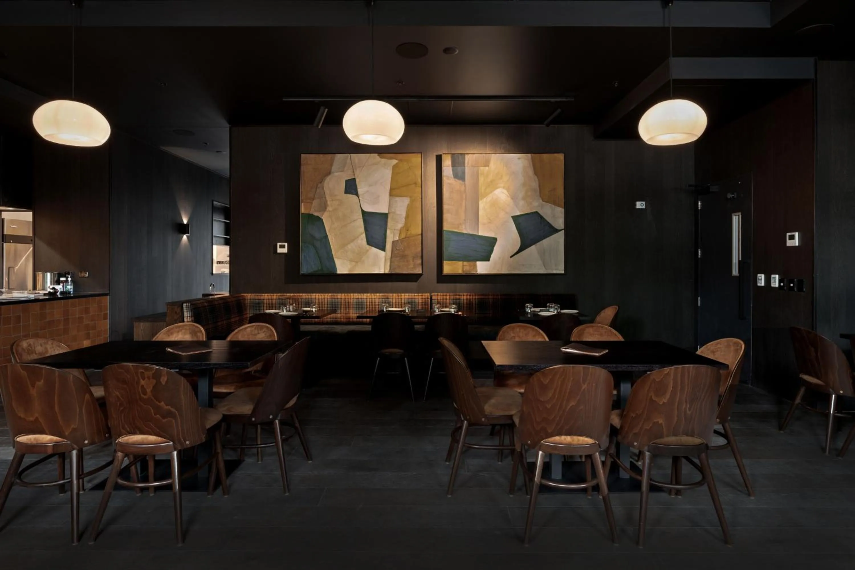 Restaurant/places to eat in Abstract Hotel