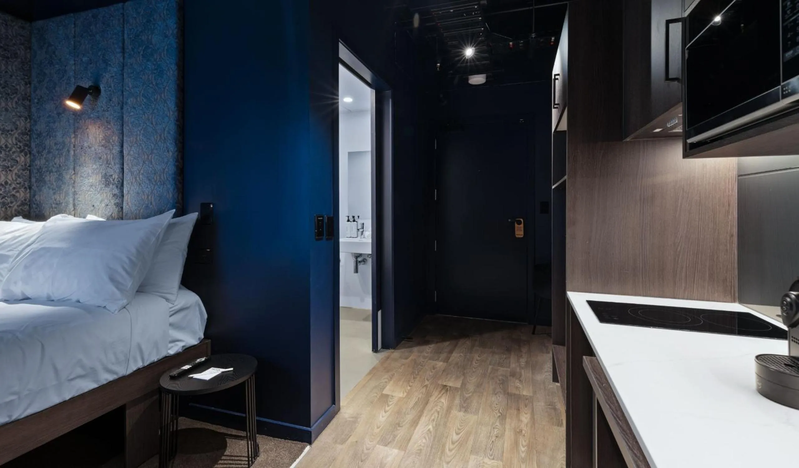 Photo of the whole room, Bed in Abstract Hotel