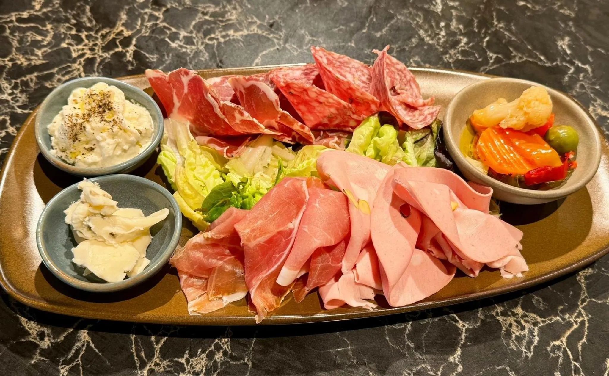 Restaurant/places to eat in Abstract Hotel