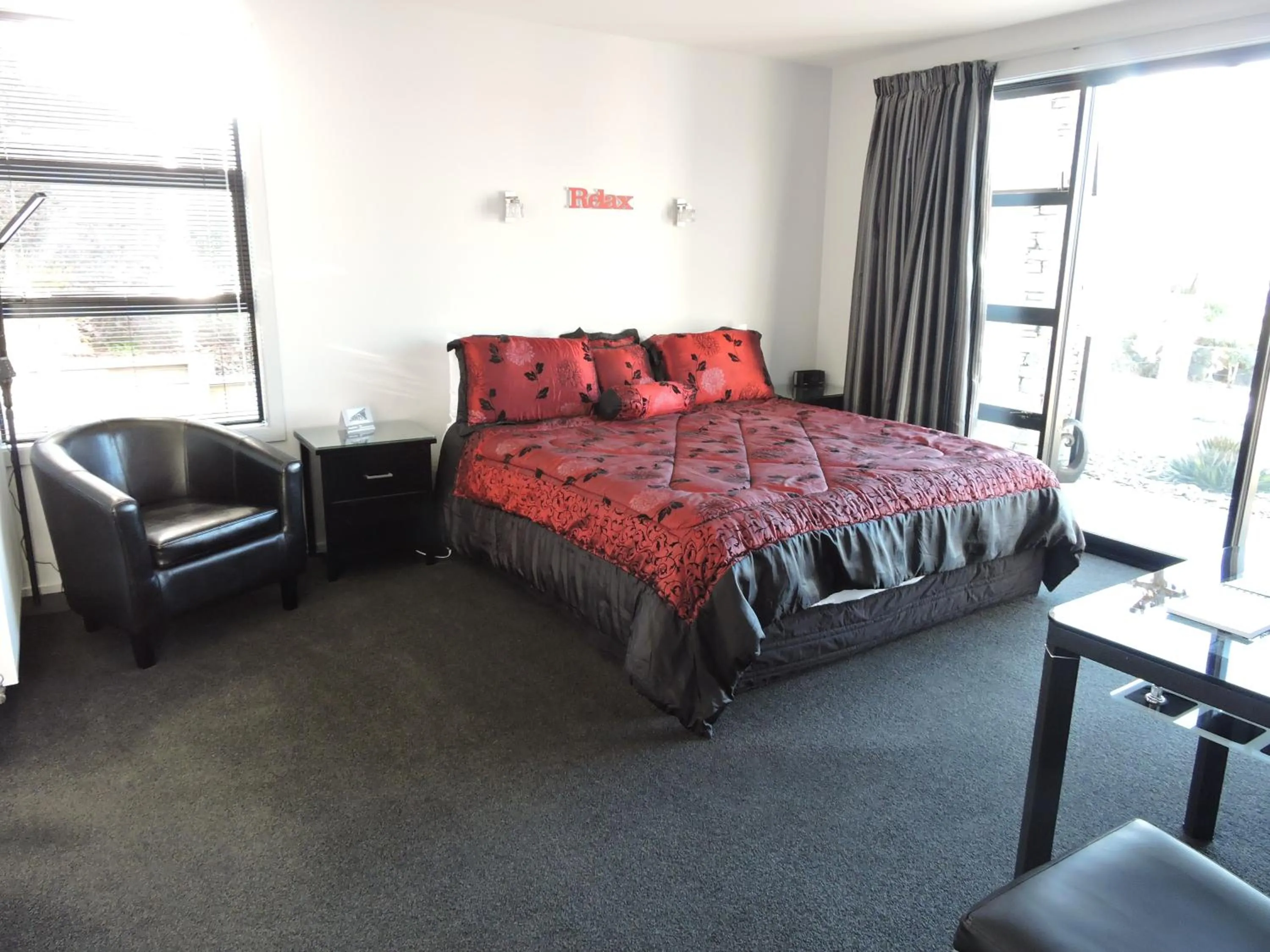 Photo of the whole room, Bed in The Reservation B&B