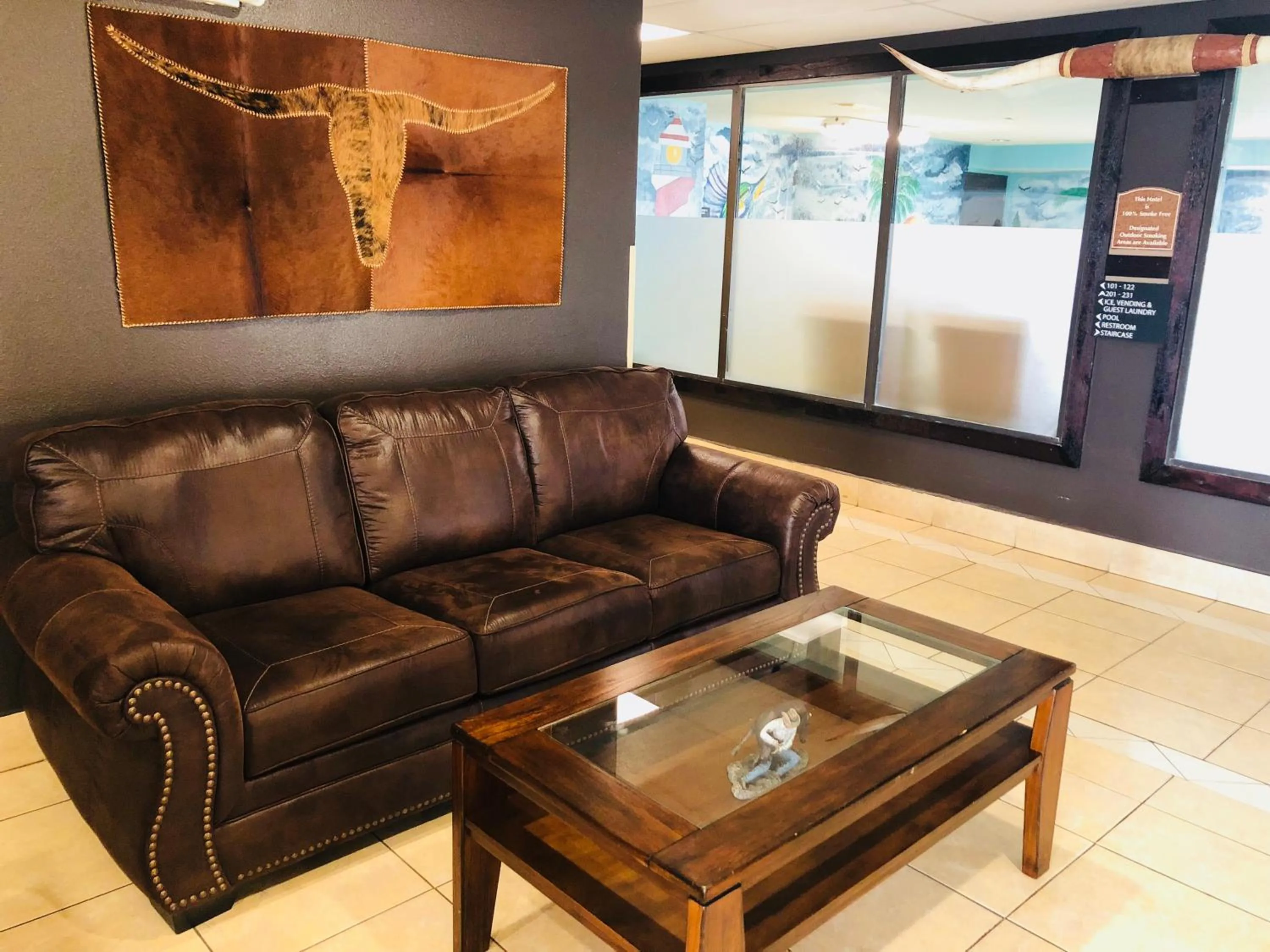 Super 8 by Wyndham Victoria/North/Mall Area