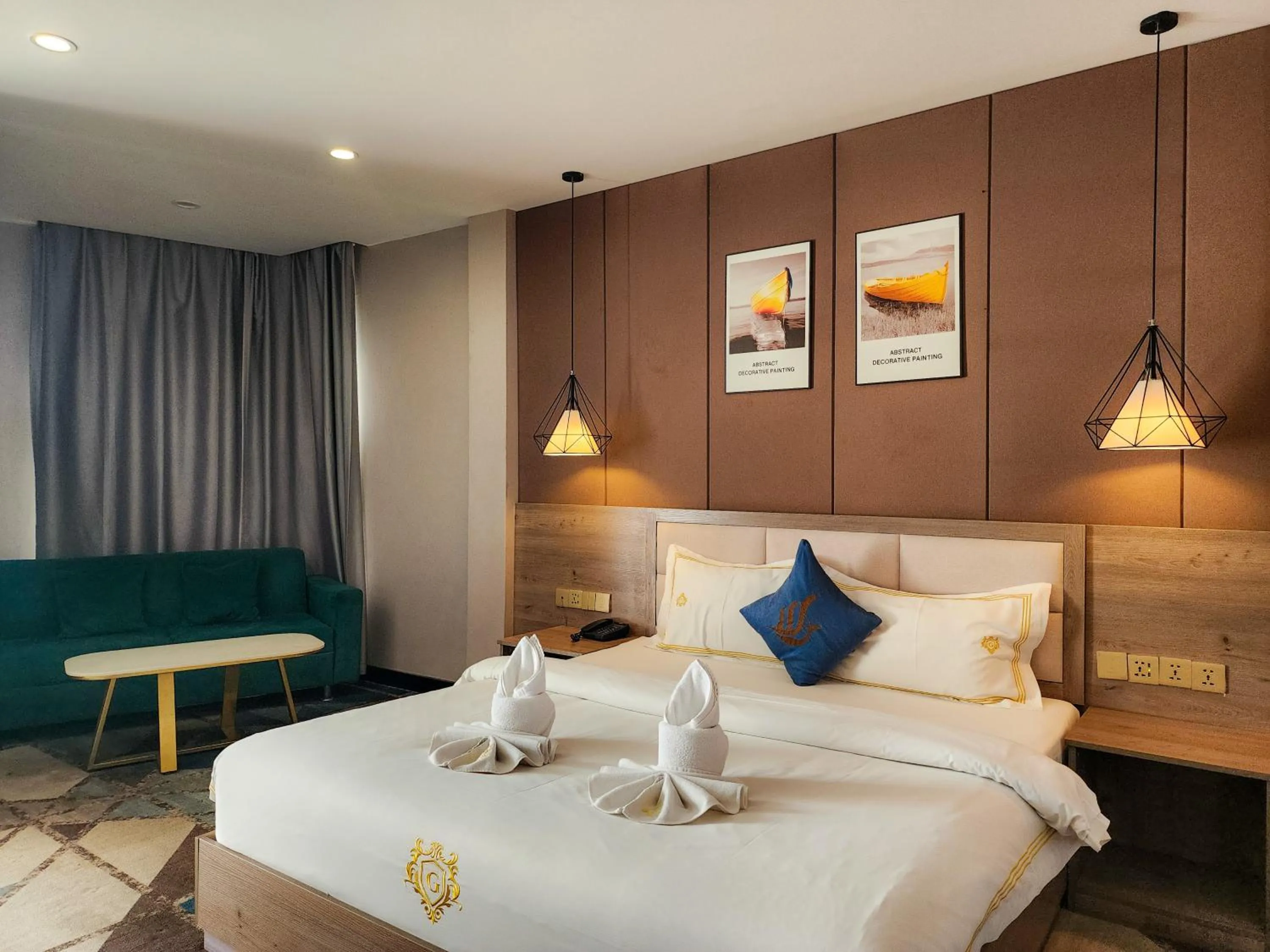 Photo of the whole room in Sunshine Hotel