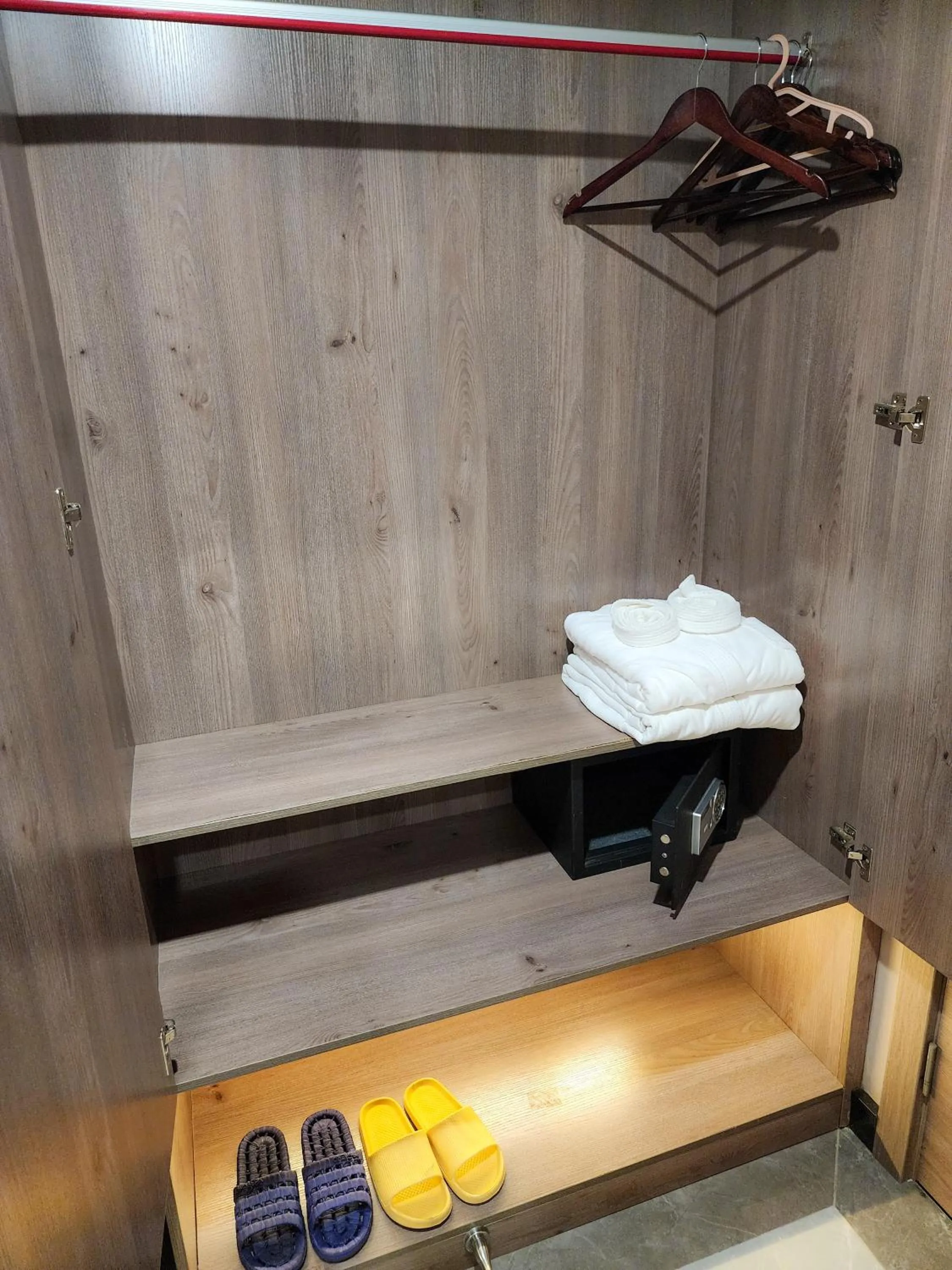 furniture in Sunshine Hotel