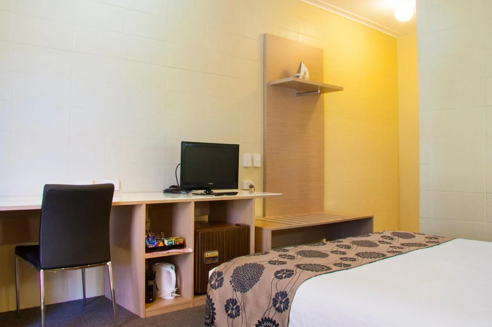 TV and multimedia, Bed in Coffs Windmill Motel