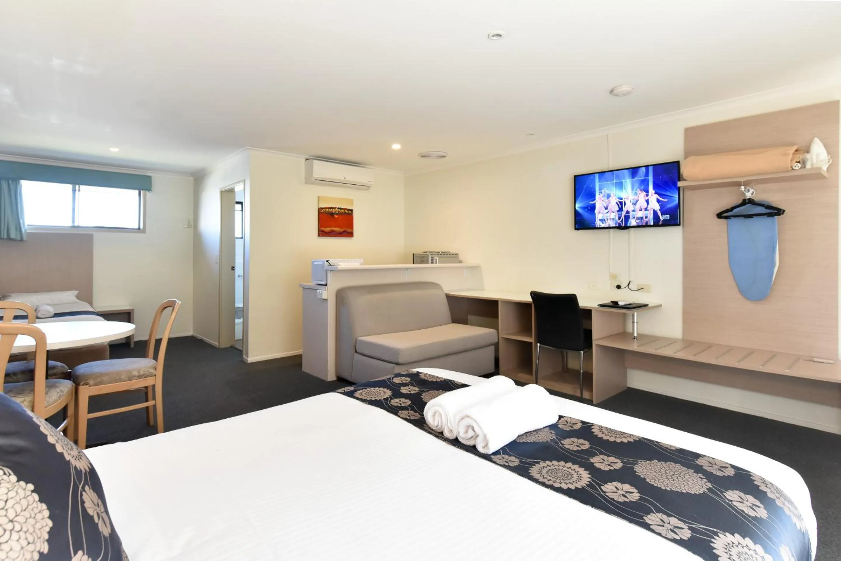 Bedroom, Bed in Coffs Windmill Motel