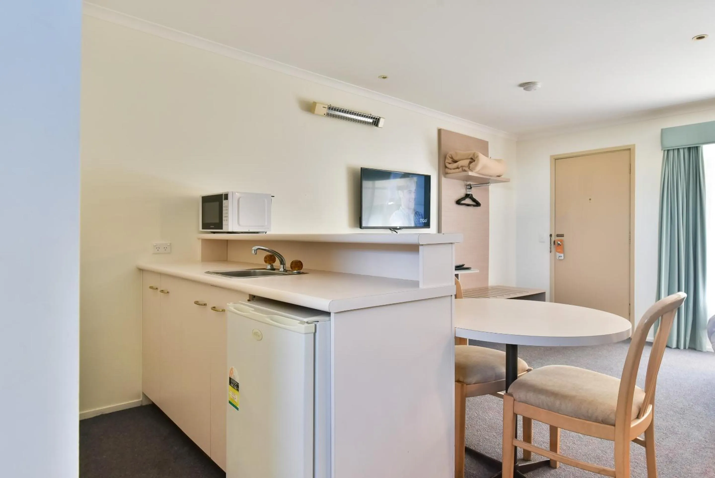 Kitchen or kitchenette in Coffs Windmill Motel