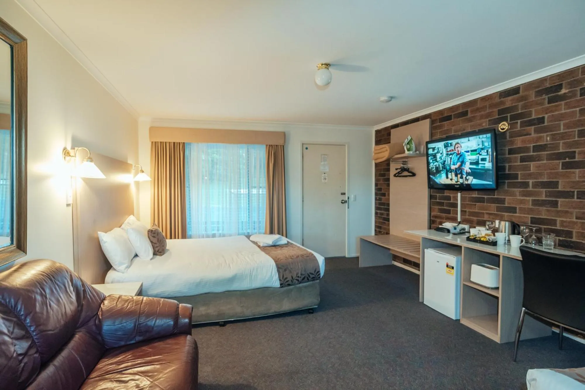 TV and multimedia, Bed in Coffs Windmill Motel