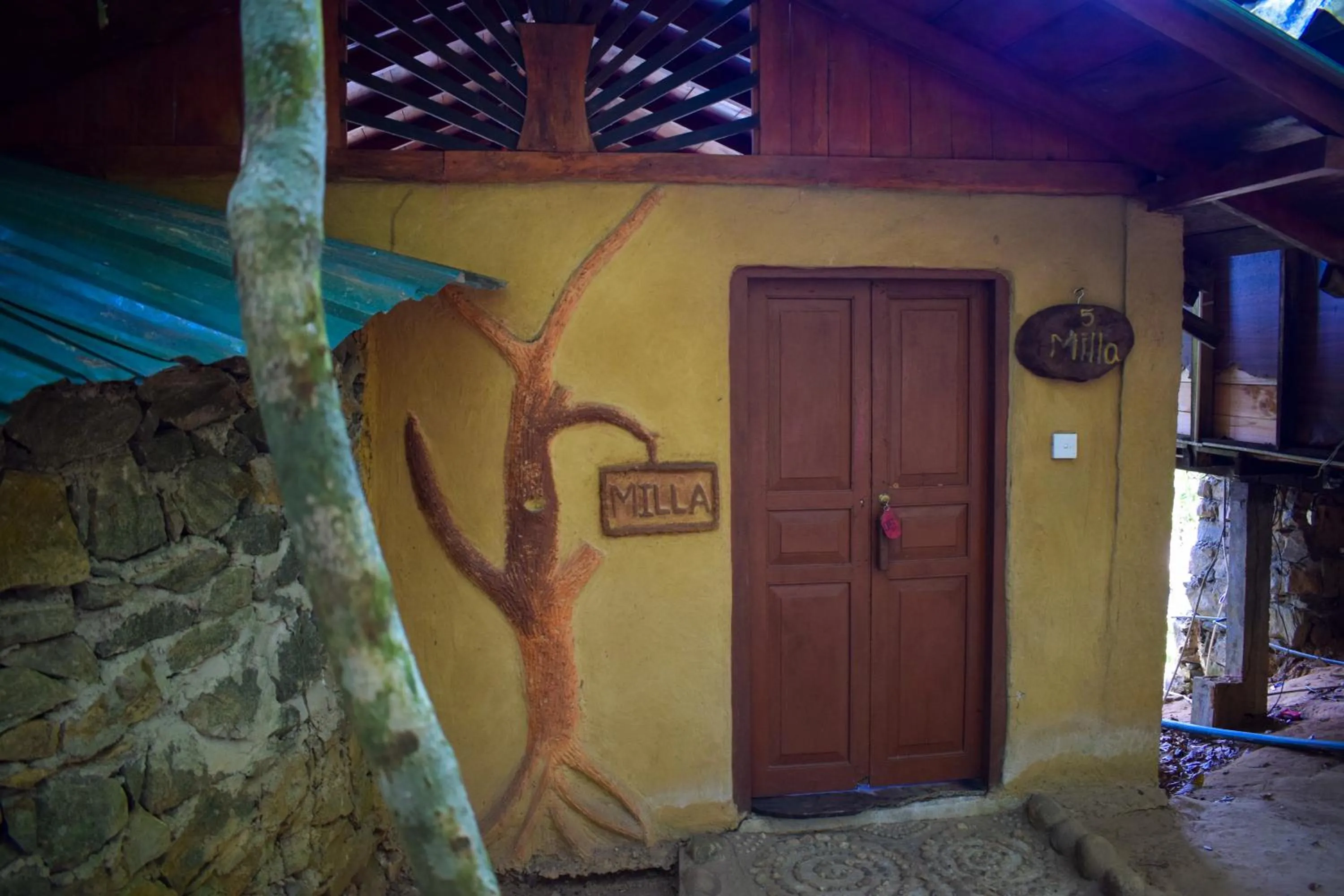 Facade/entrance in Rafters Retreat