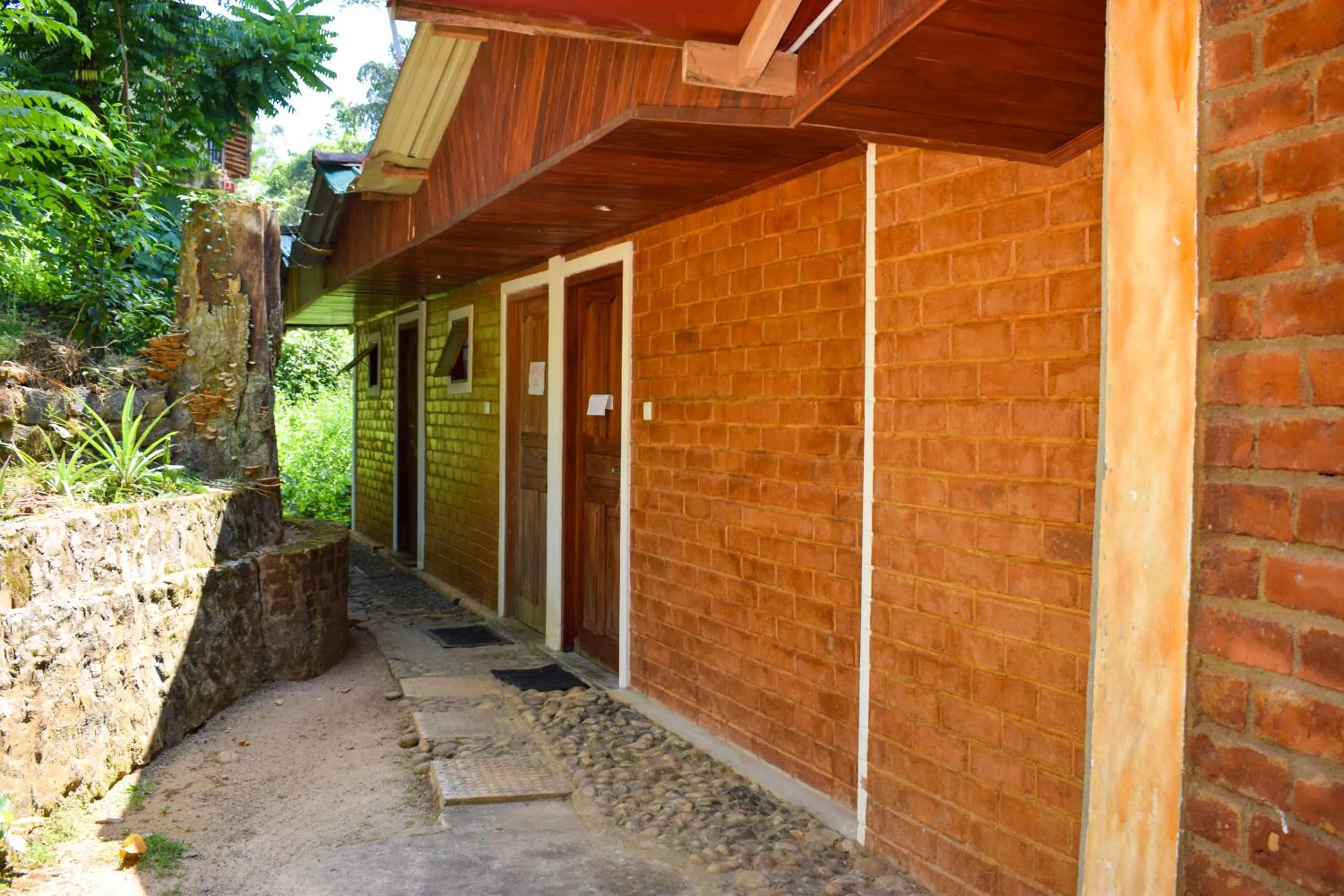 Facade/entrance in Rafters Retreat