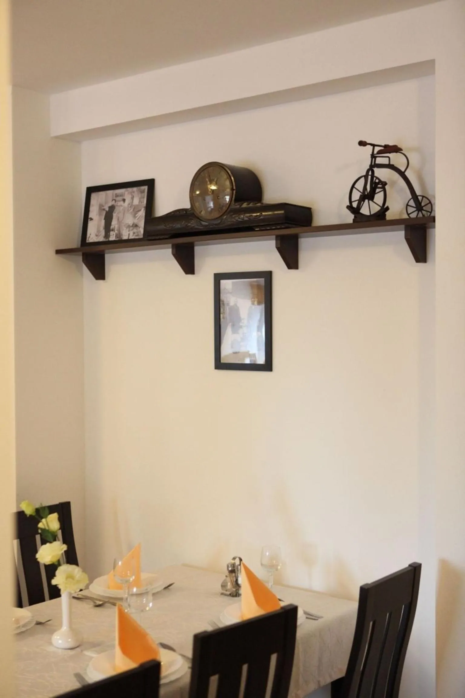 Decorative detail in Stan és Panzió