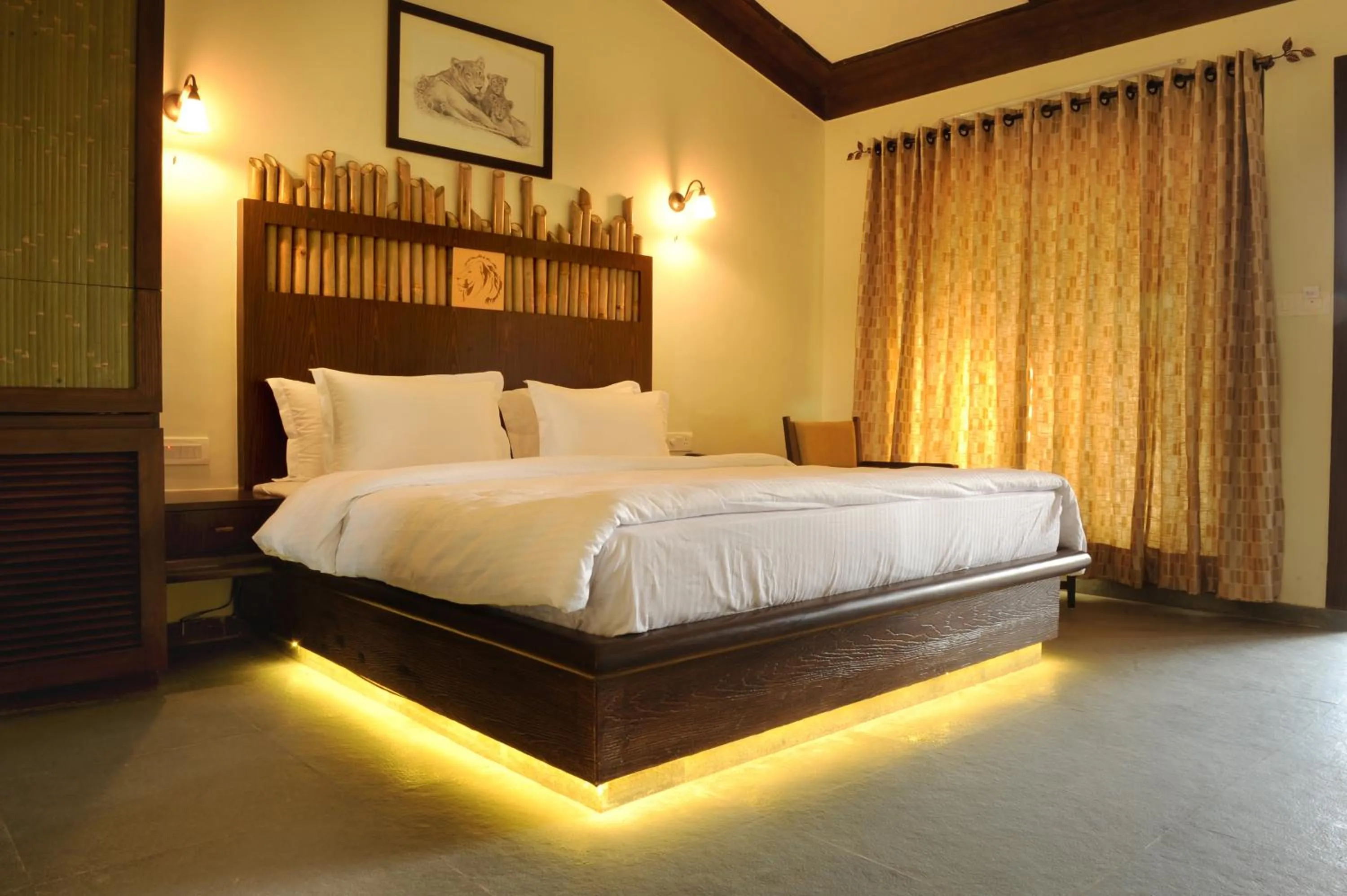 Bedroom, Bed in Asiatic Lion Lodge