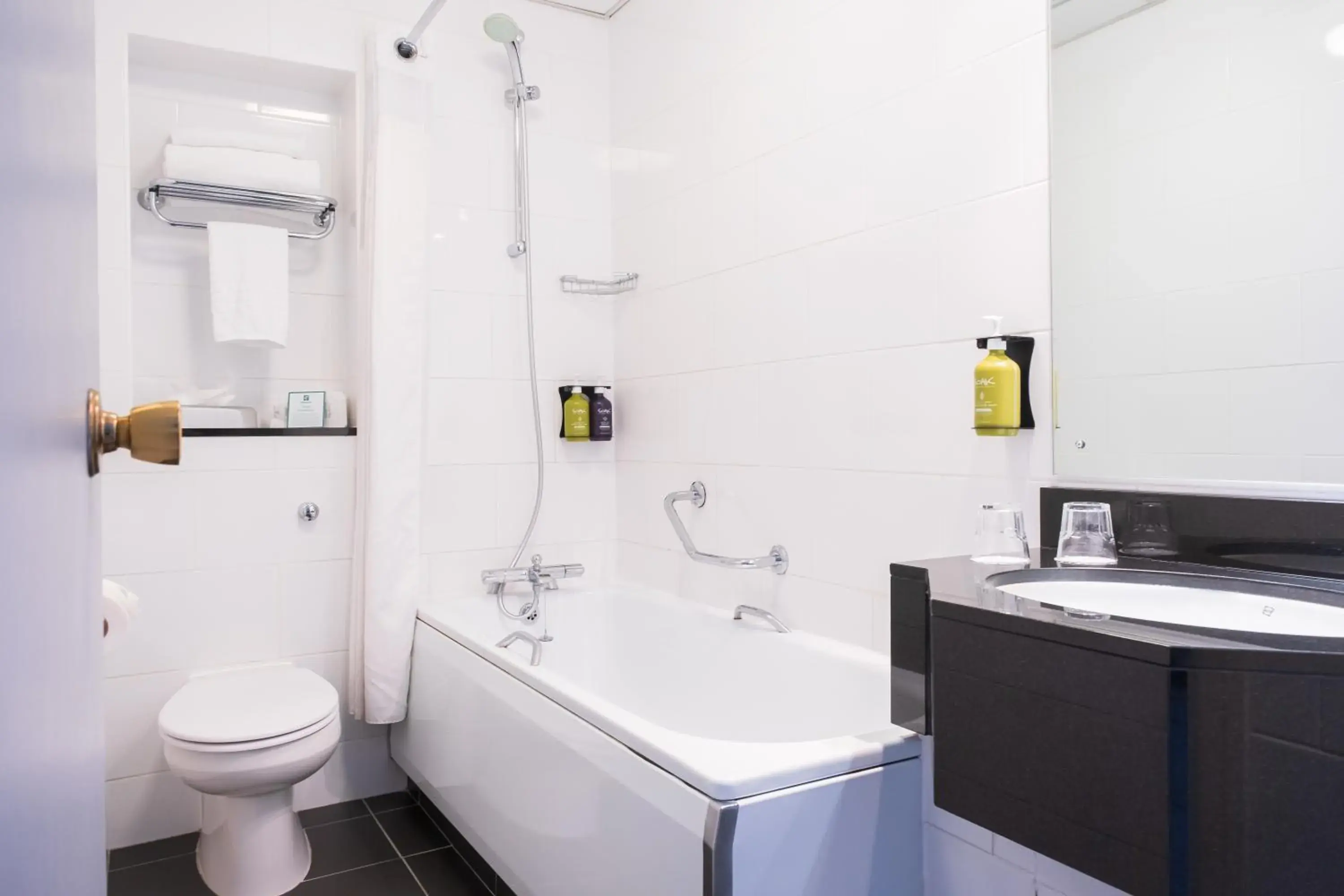 Standard Room with Two Single Beds in Holiday Inn Doncaster A1- M Jct 36 by IHG Standard Room with Two Single Beds in Holiday Inn Doncaster A1- M Jct 36 by IHG