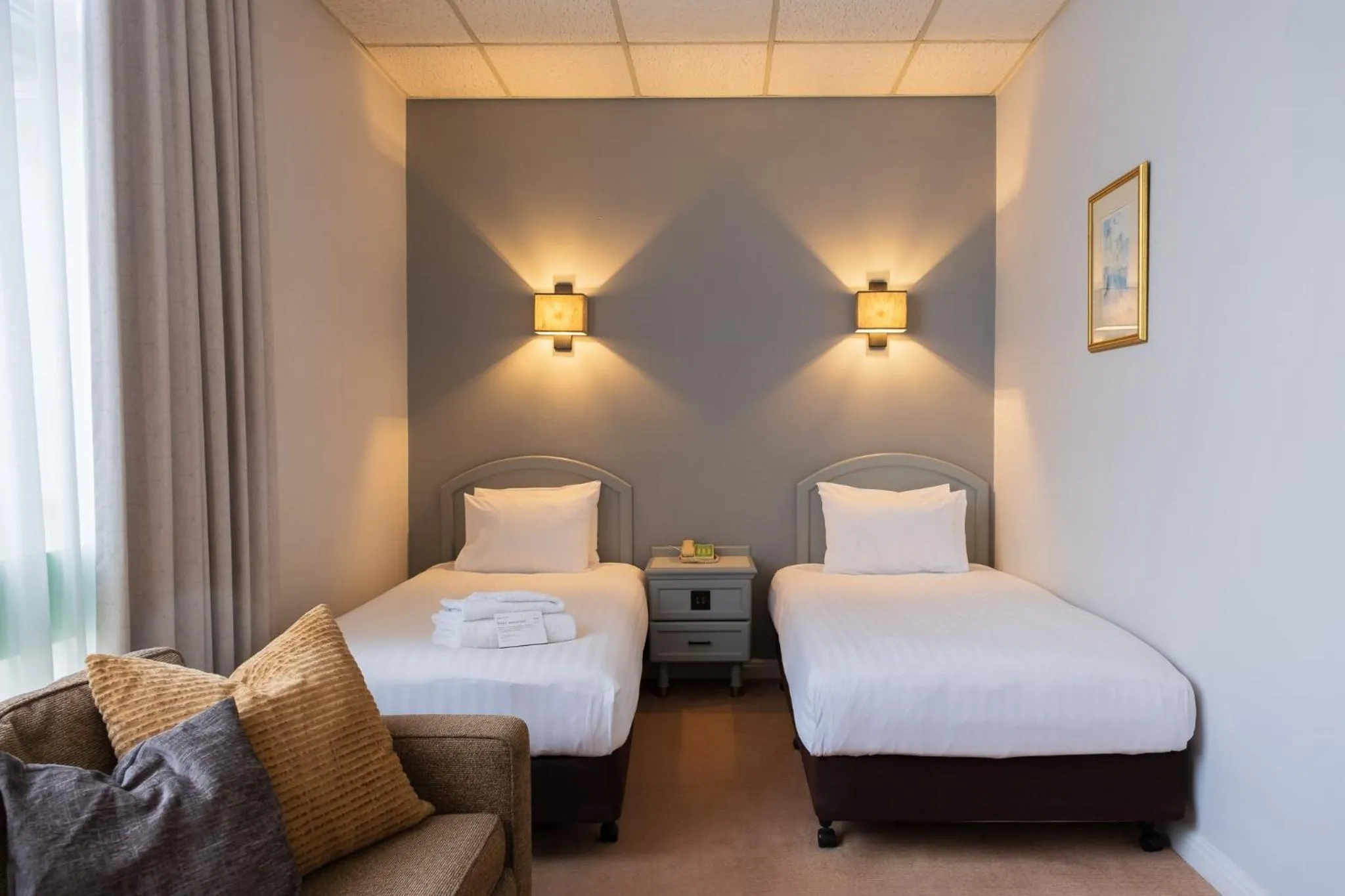 Photo of the whole room, Bed in Holiday Inn Doncaster A1- M Jct 36 by IHG