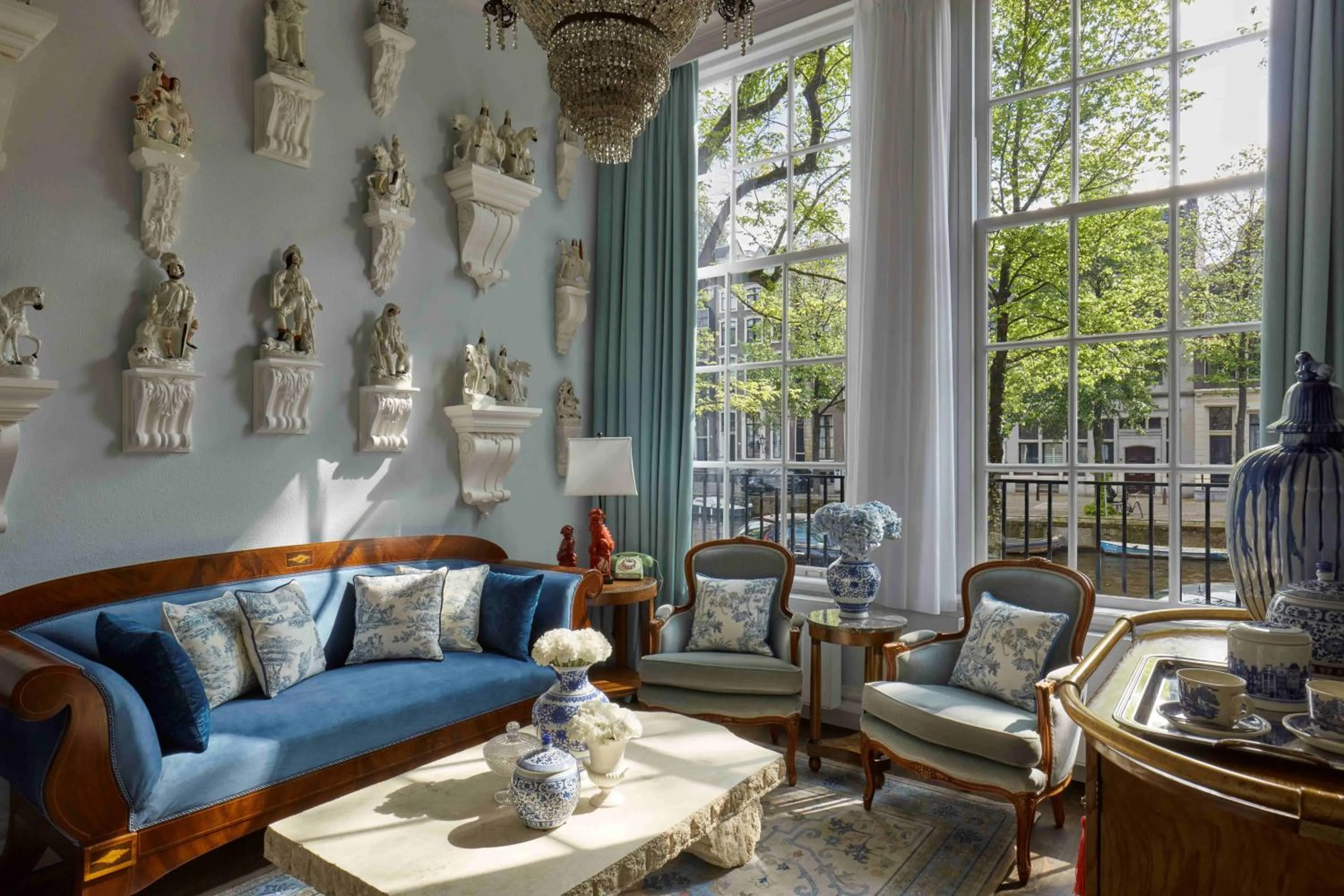 Living room in Pulitzer Amsterdam
