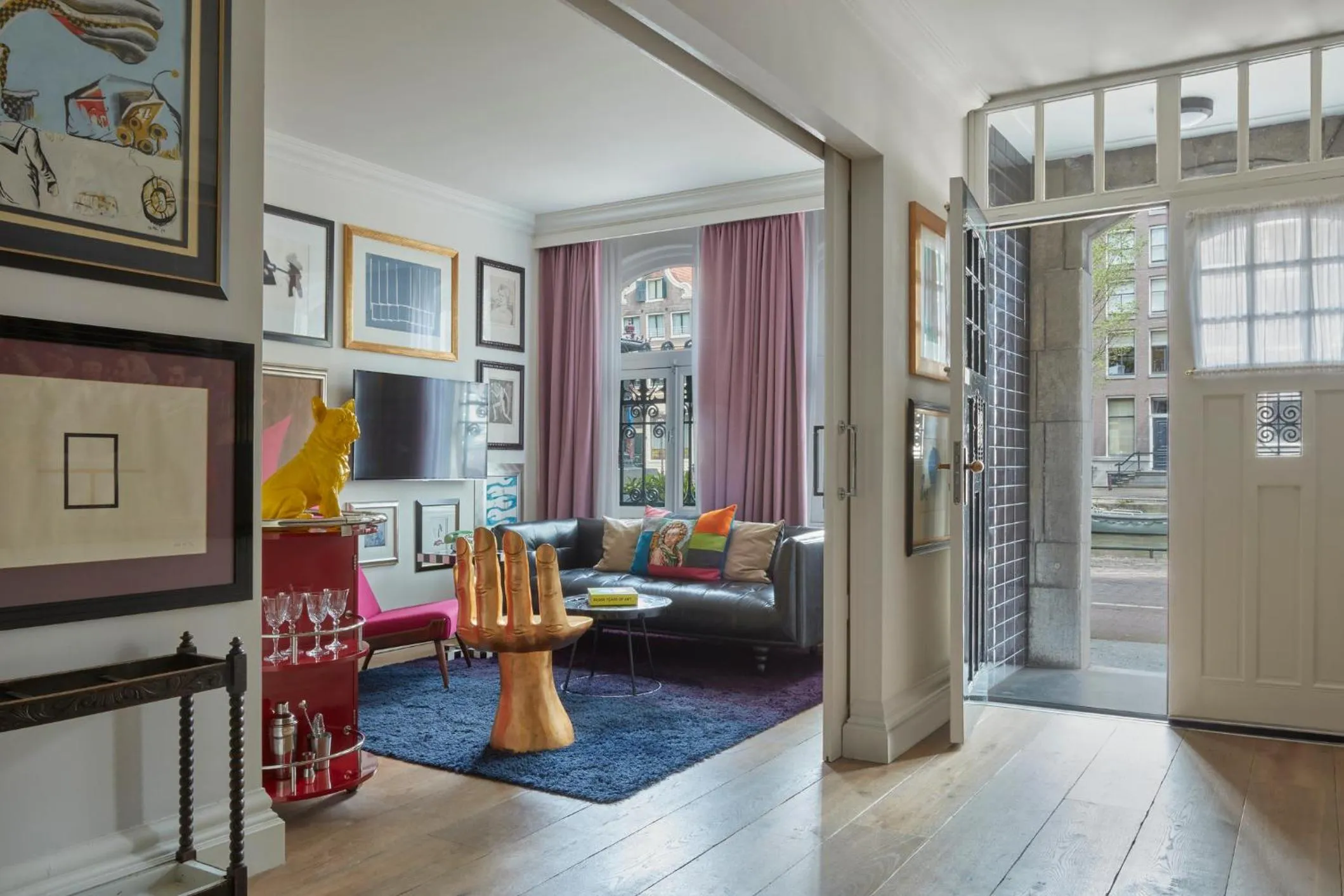 Facade/entrance in Pulitzer Amsterdam