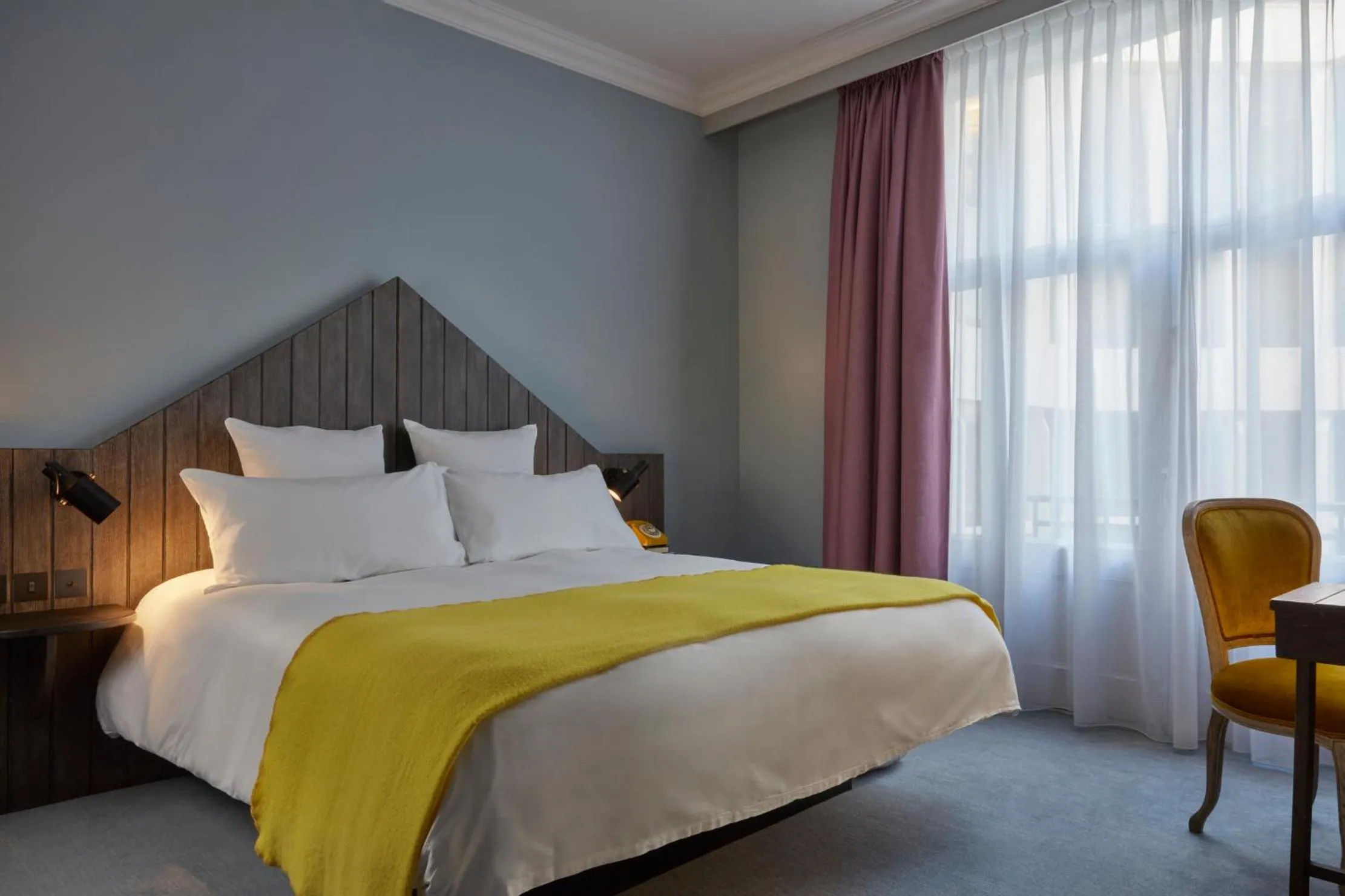 Bedroom, Bed in Pulitzer Amsterdam