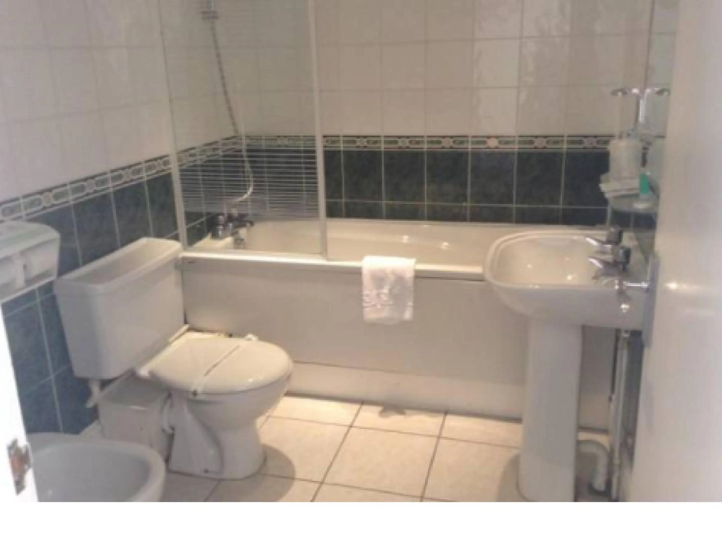 Bathroom in The Devonshire House Hotel