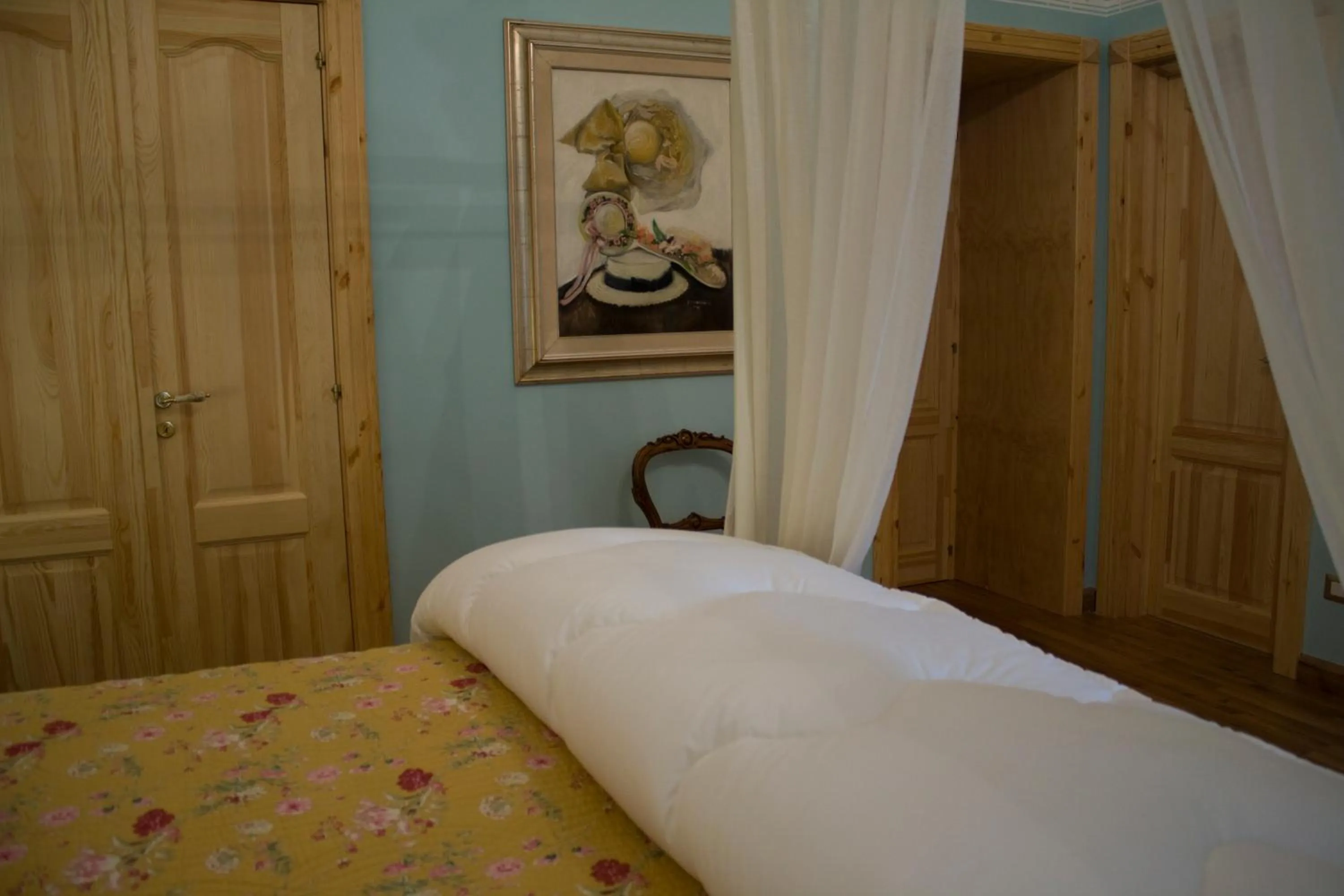 Decorative detail, Bed in ex BENEFICIO Santa MARIA della SCALA B&B de Charme