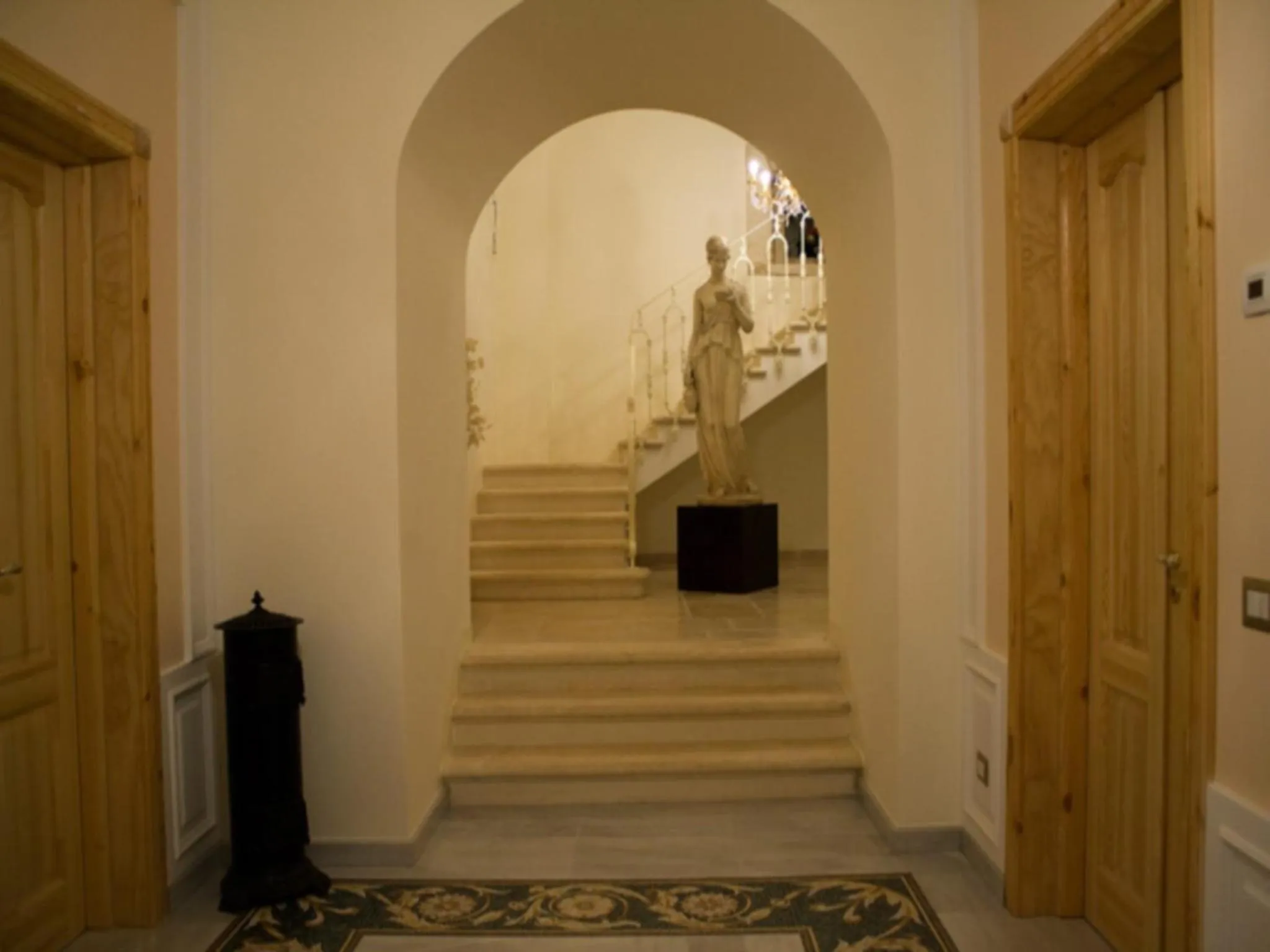 Decorative detail in ex BENEFICIO Santa MARIA della SCALA B&B de Charme