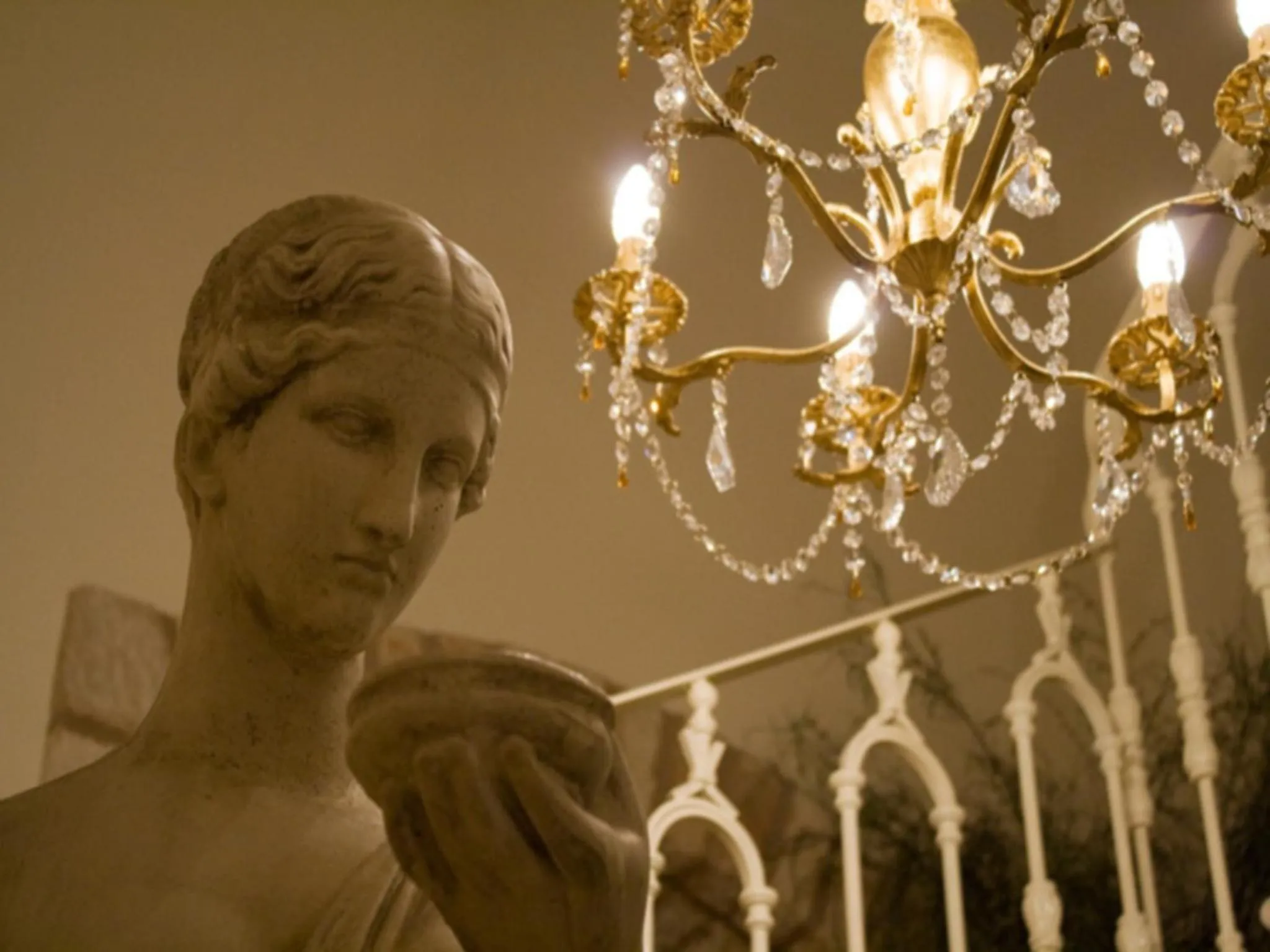 Decorative detail in ex BENEFICIO Santa MARIA della SCALA B&B de Charme