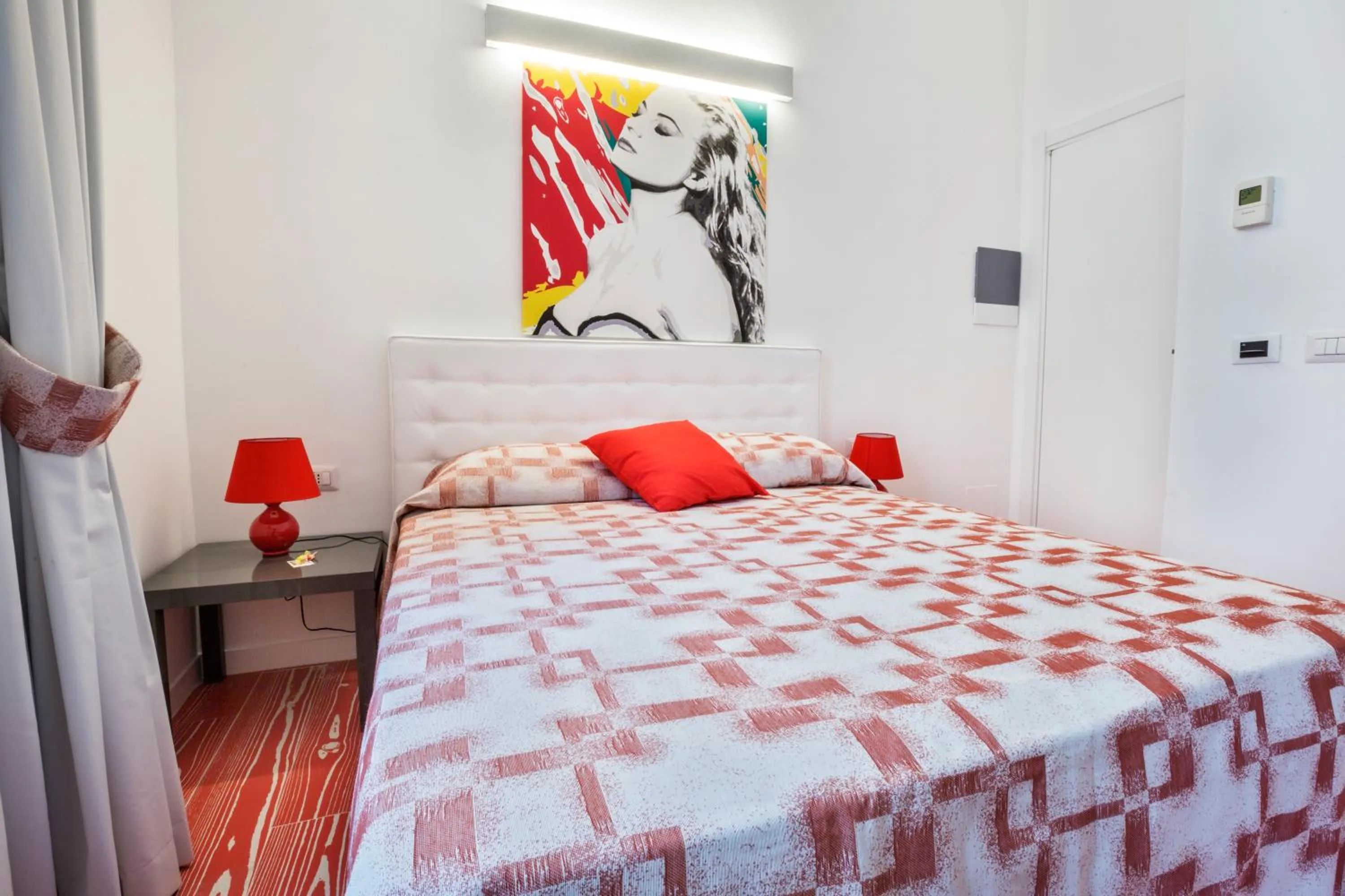 Bedroom, Bed in Divine Bed & Breakfast