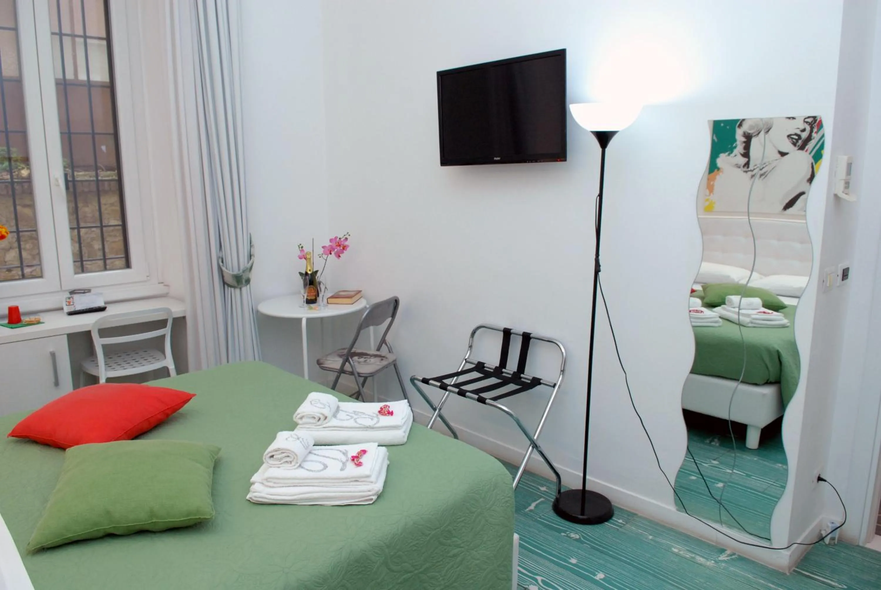 Bedroom, Bed in Divine Bed & Breakfast