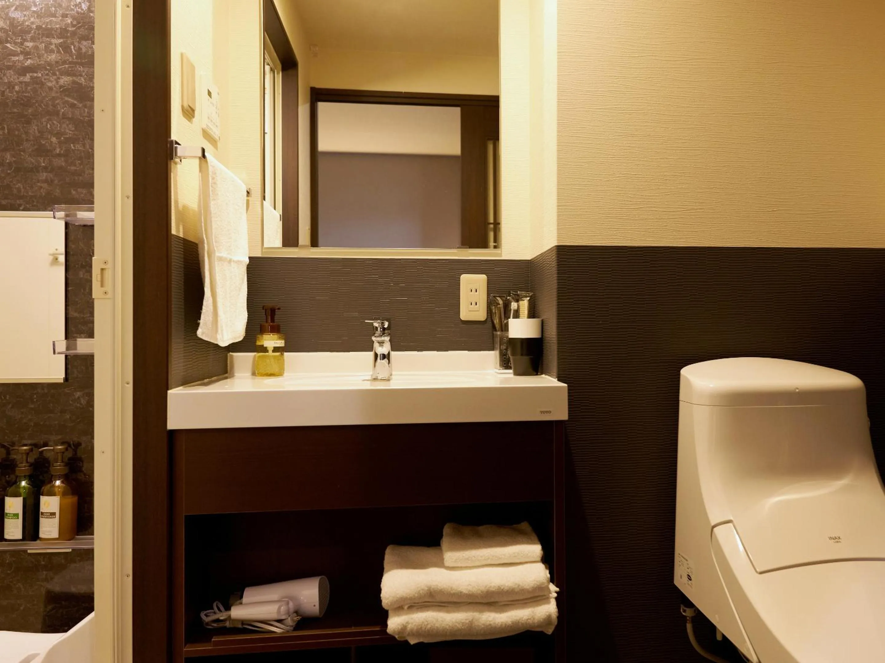 Toilet in Waka Heian Shirakawa Hotel