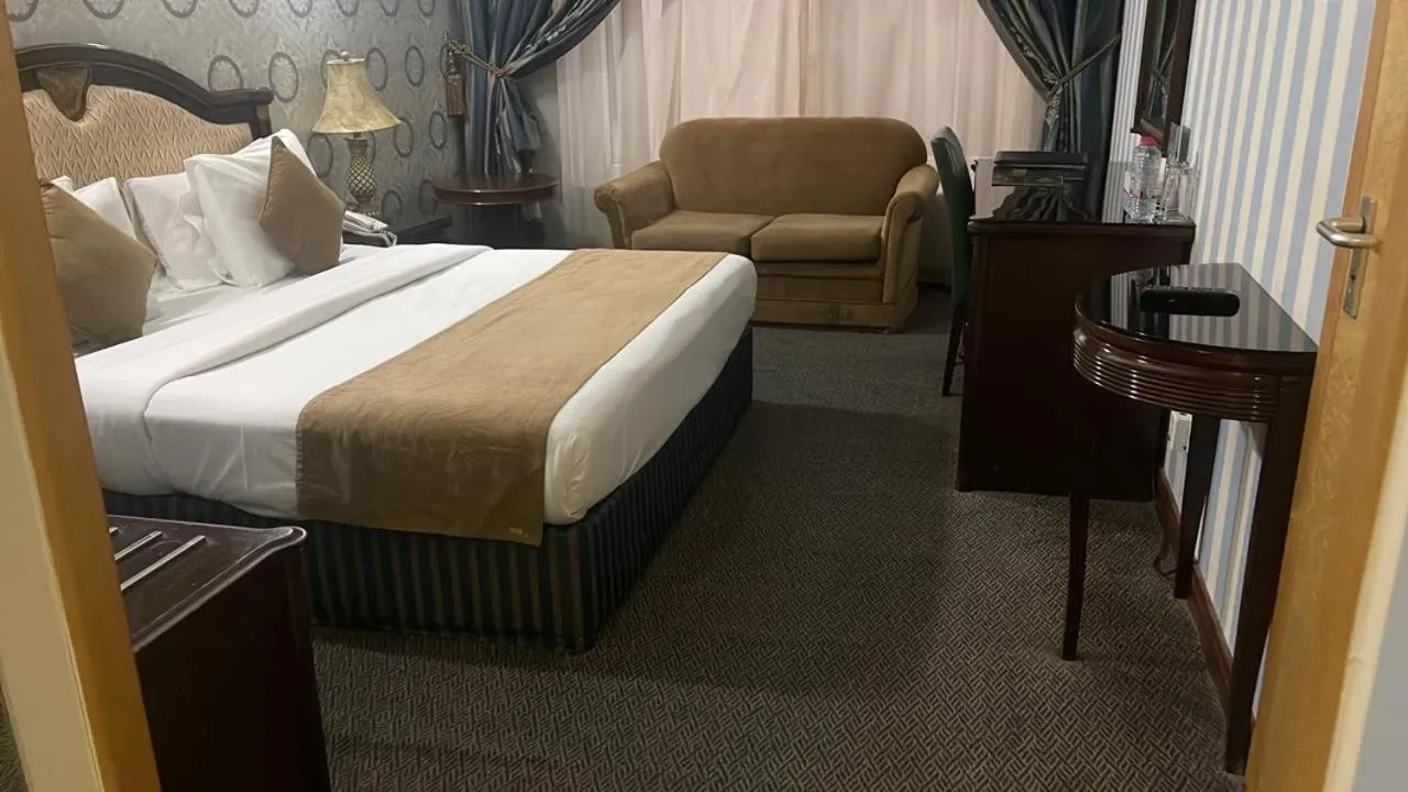 SUN & SANDS HOTEL LLC