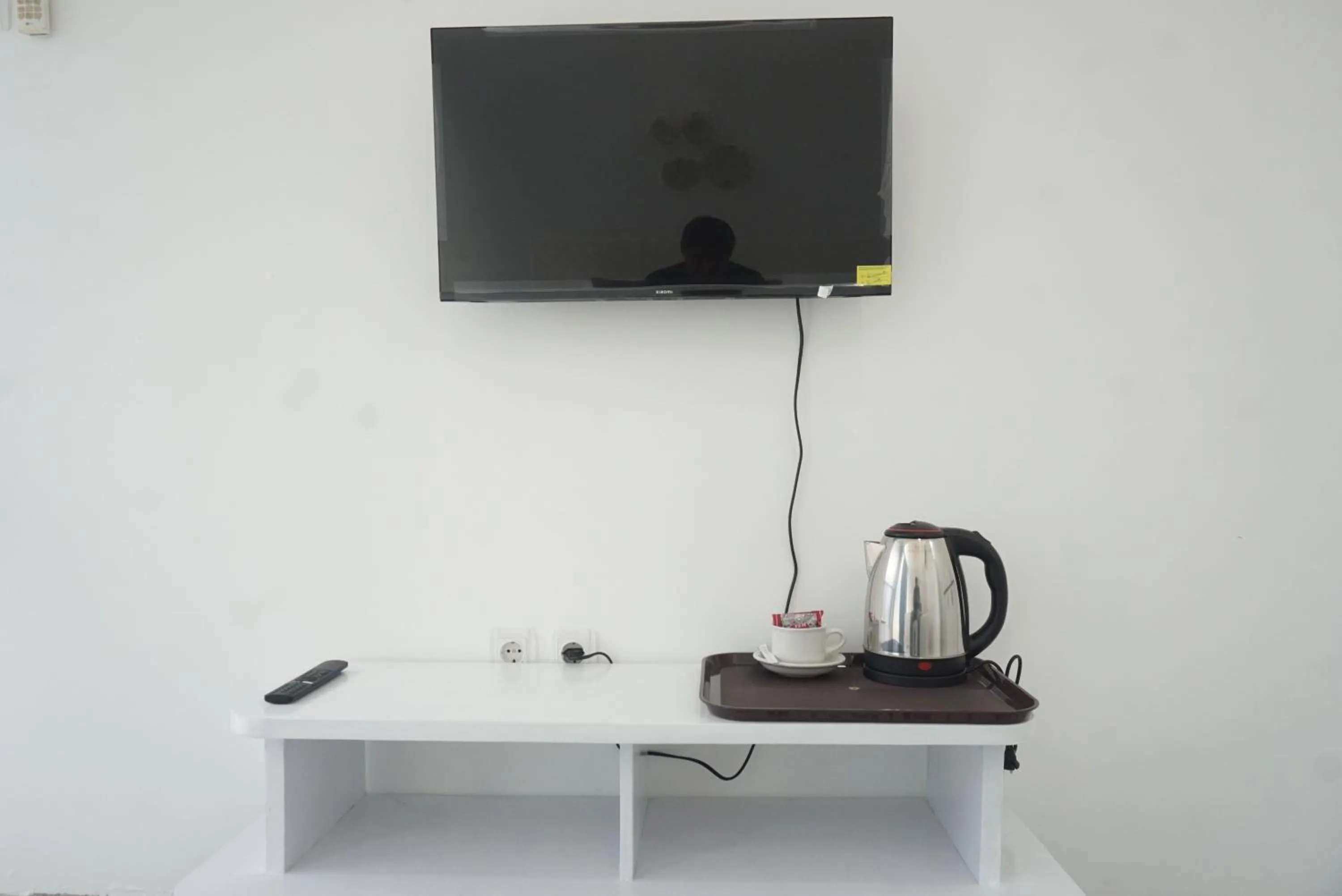 TV and multimedia in Ellada Garden