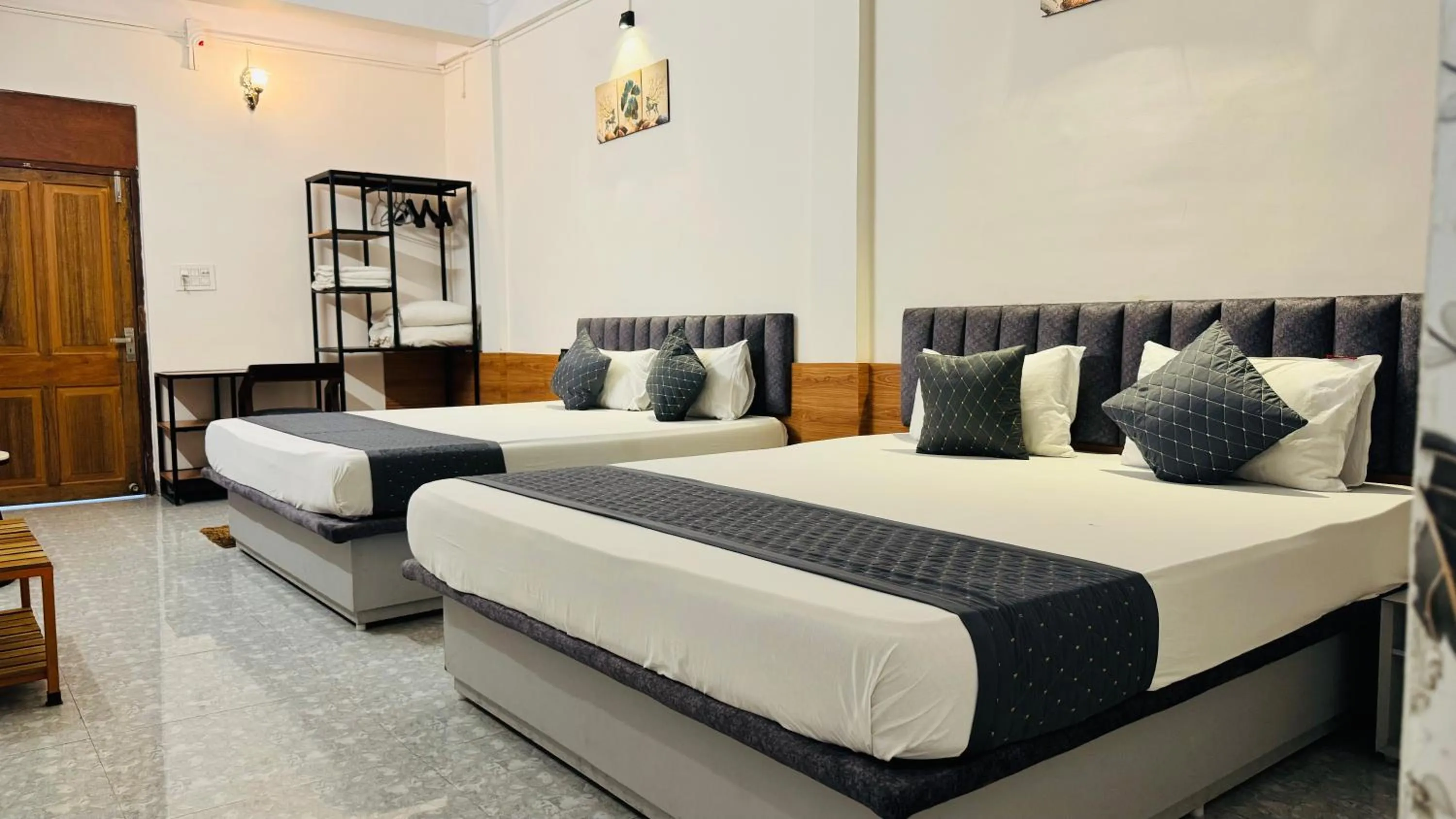 Bedroom, Bed in Hotel Insta 18