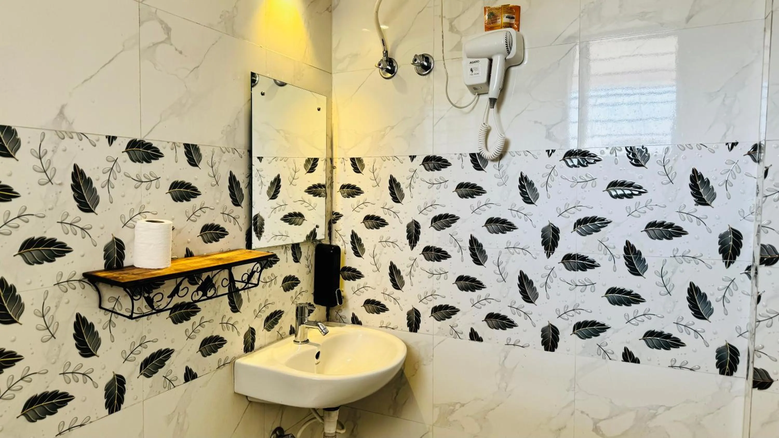 Bathroom in Hotel Insta 18