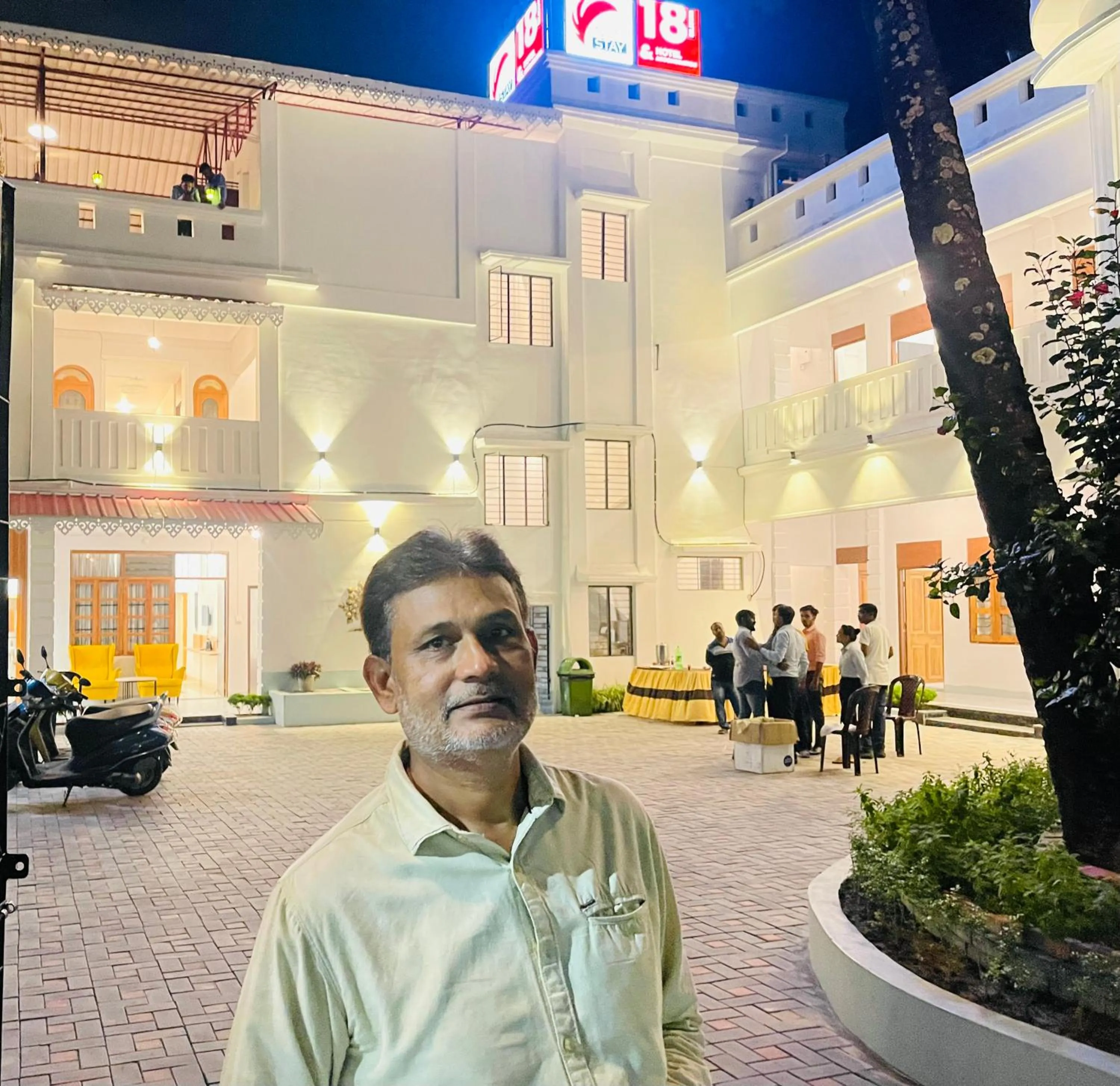 Night in Hotel Insta 18