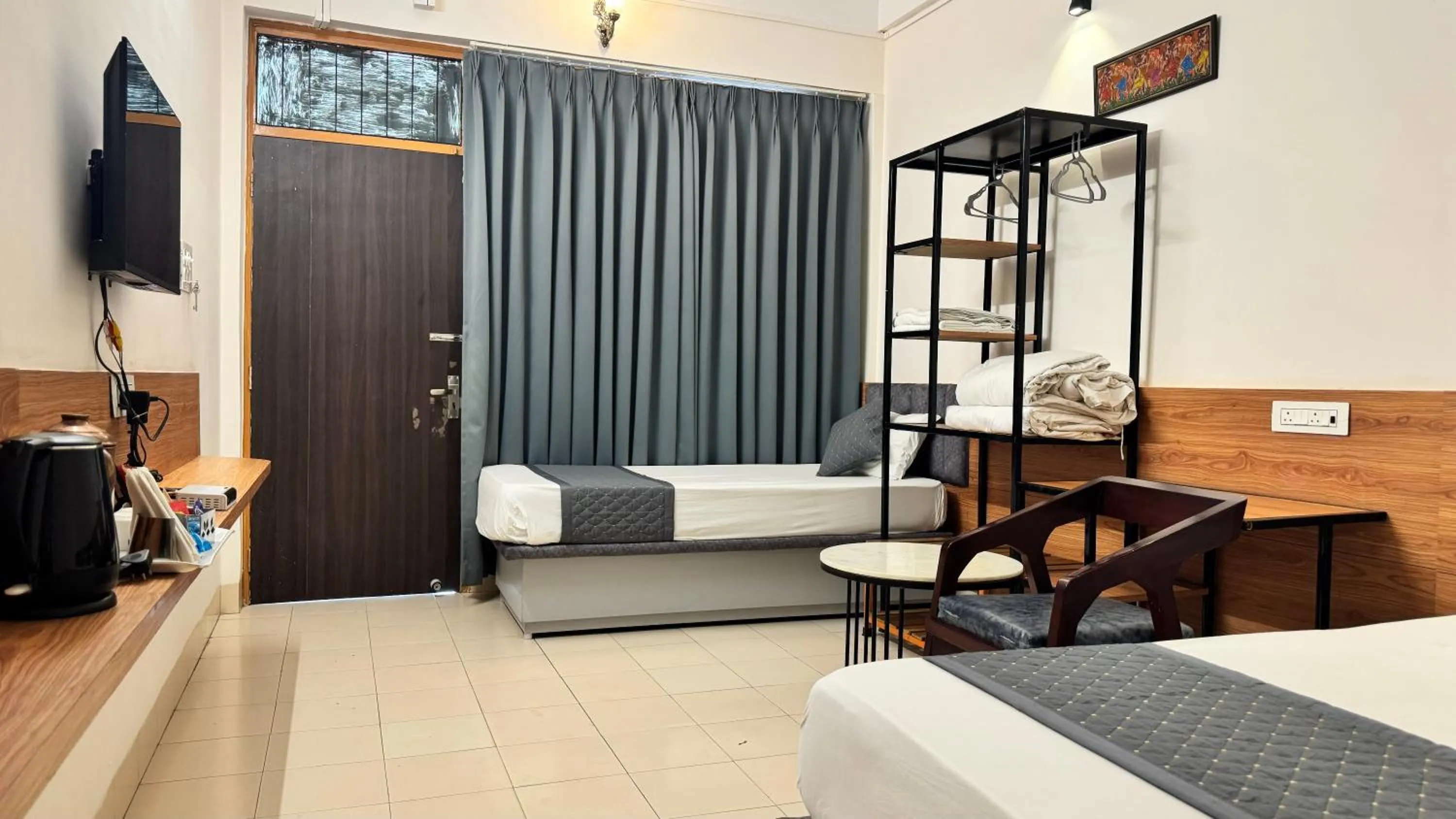 Bedroom, Bed in Hotel Insta 18