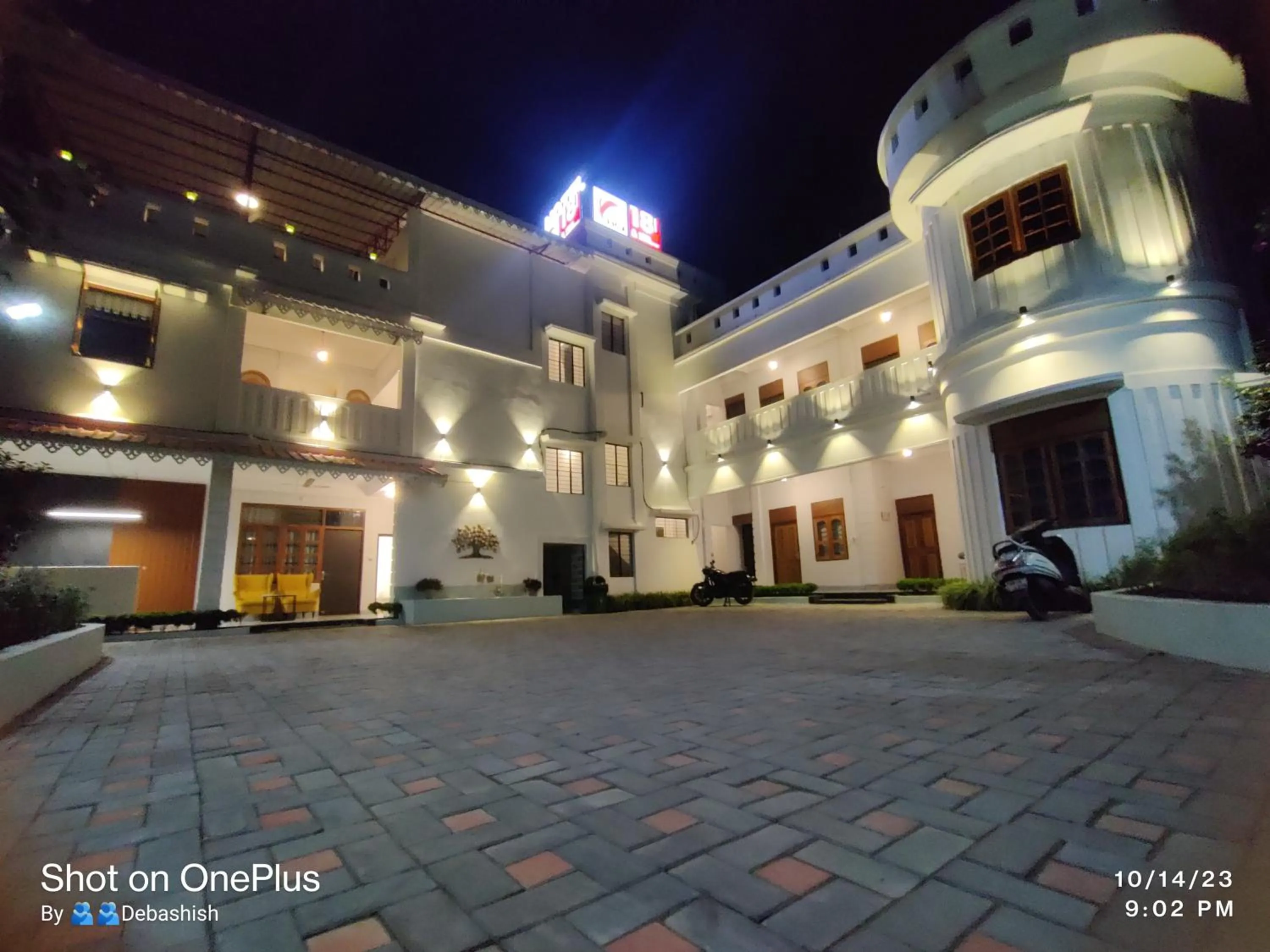 Property building in Hotel Insta 18