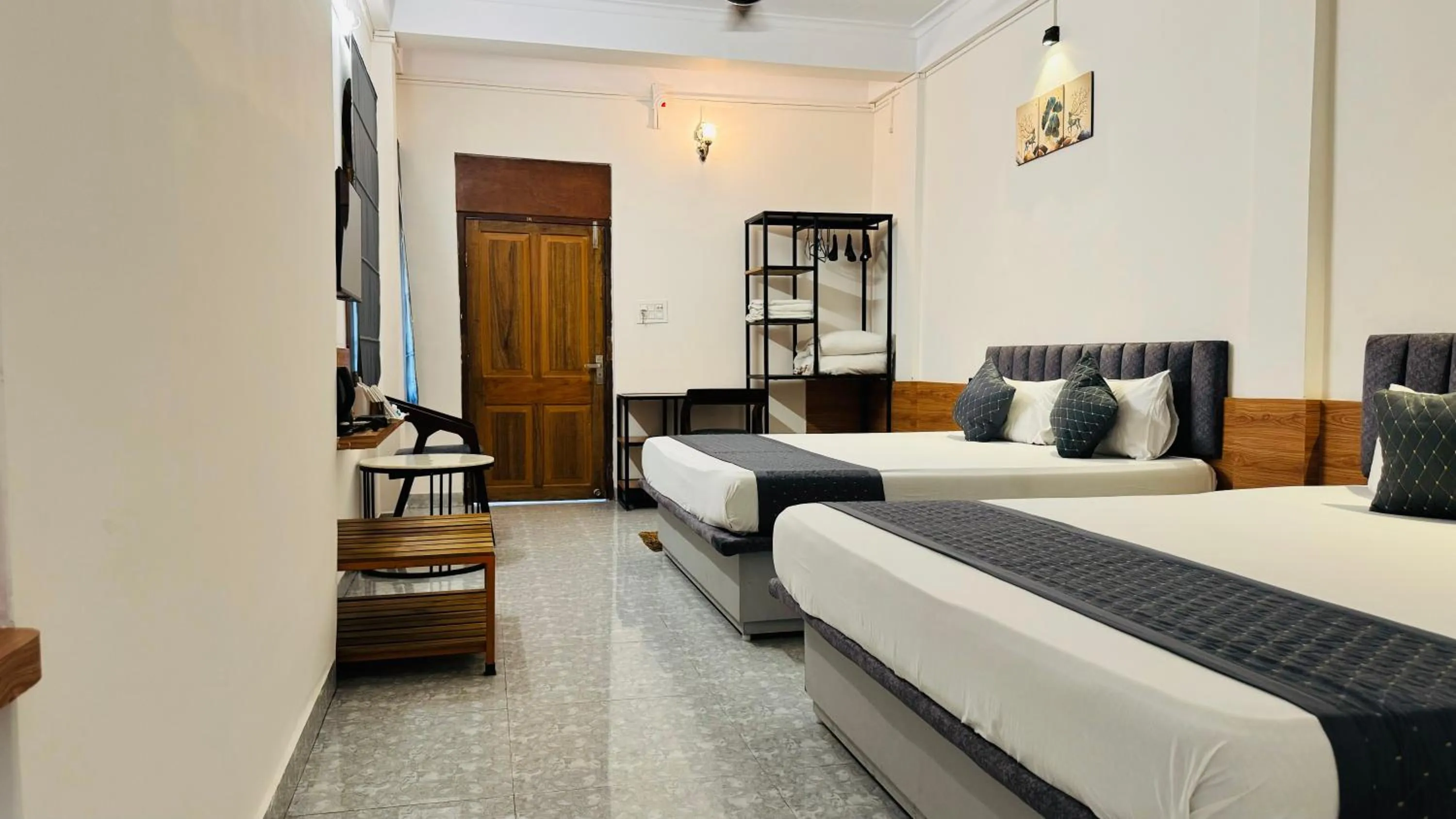 Bedroom, Bed in Hotel Insta 18