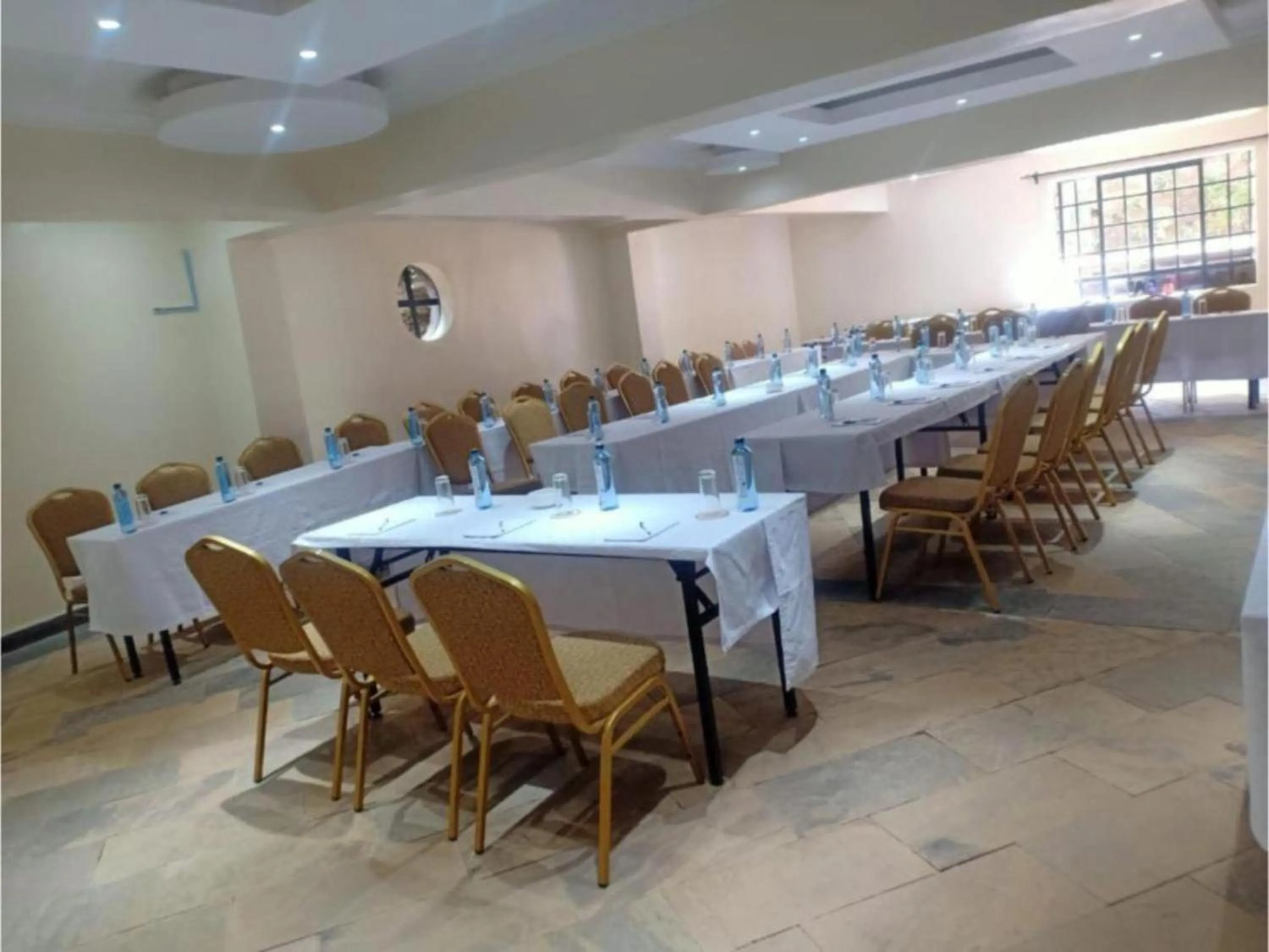 Restaurant/places to eat in Tobriana