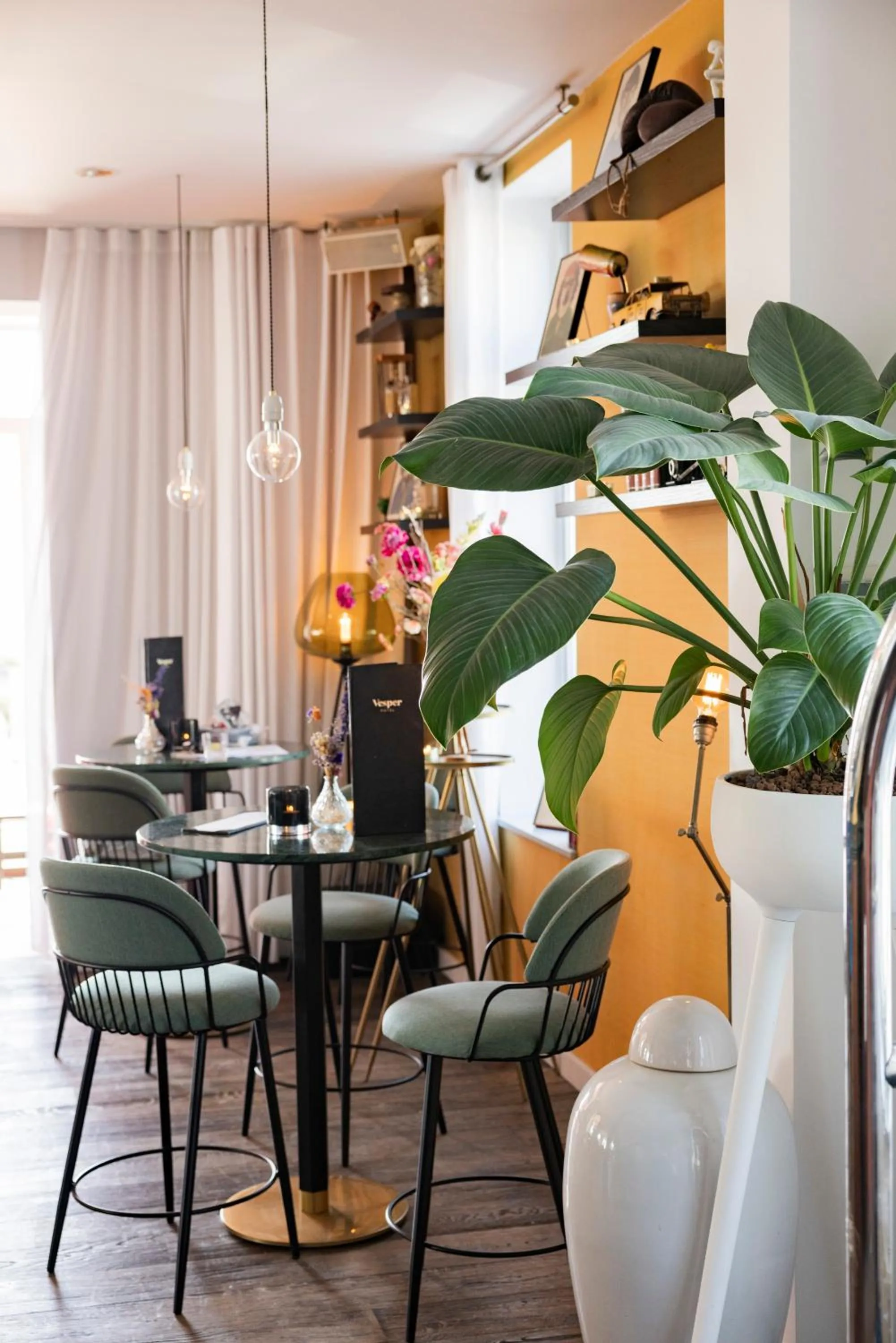 Restaurant/places to eat in Vesper Hotel