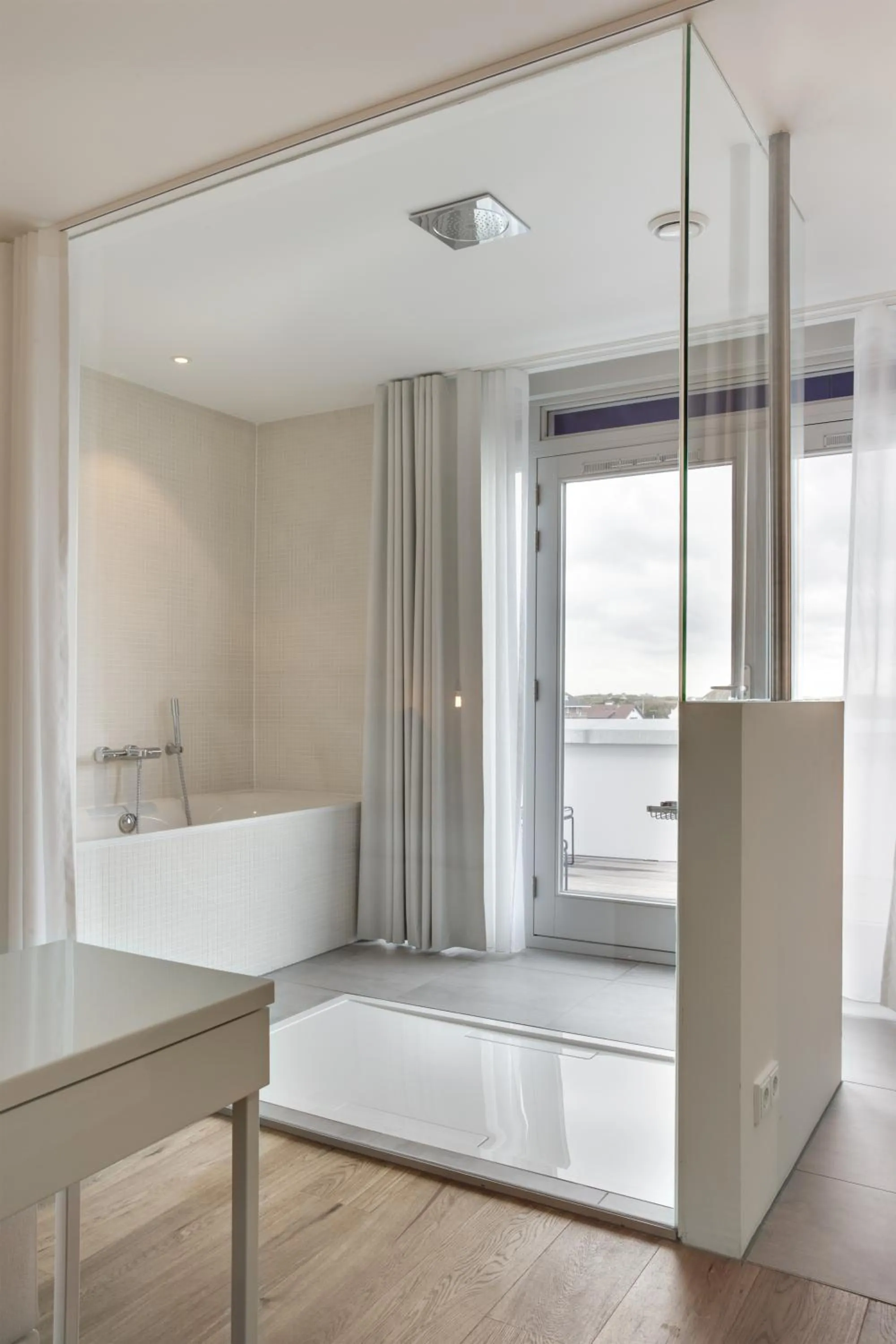 Bathroom, Bed in Vesper Hotel