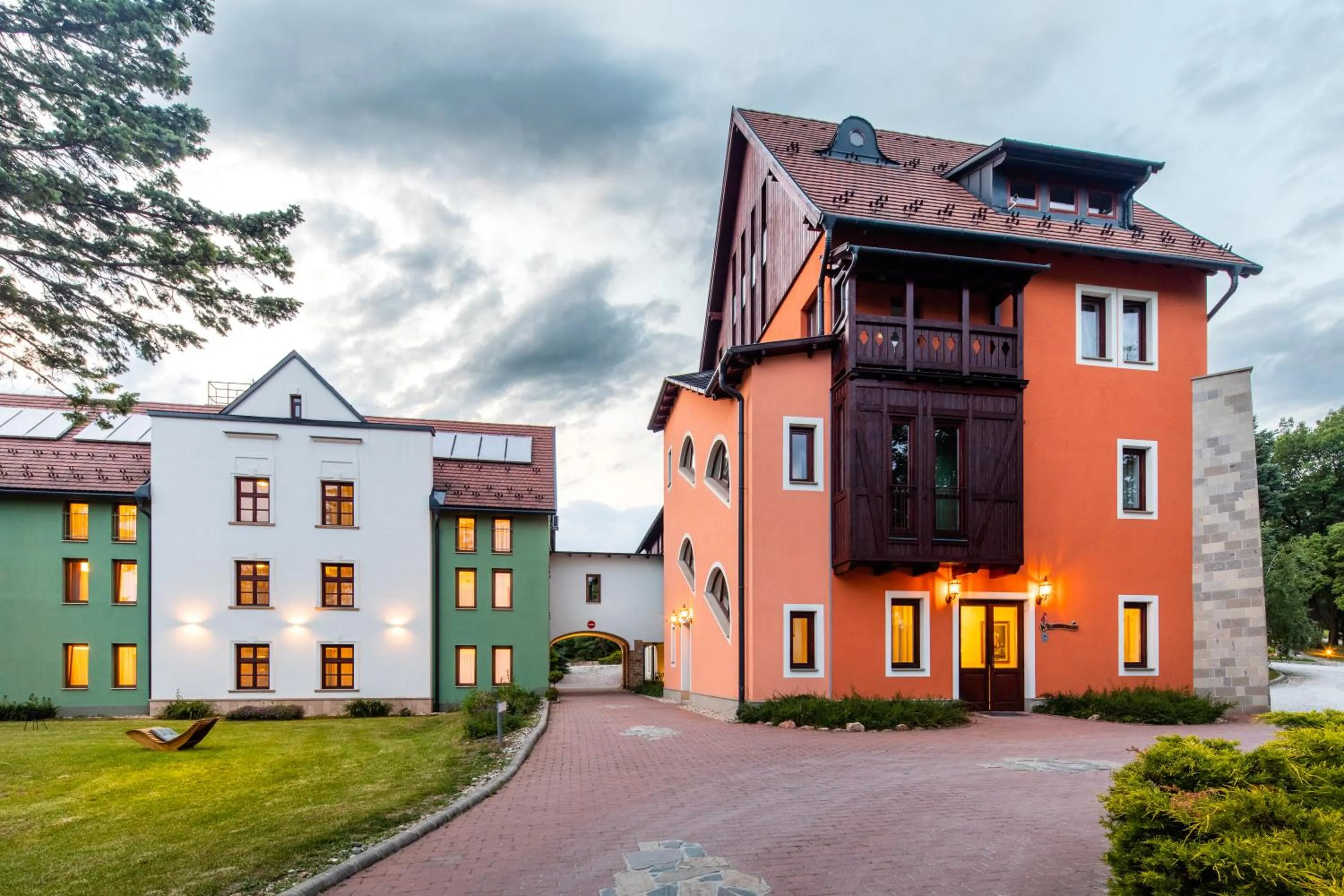 Property building in Hotel Vécsecity