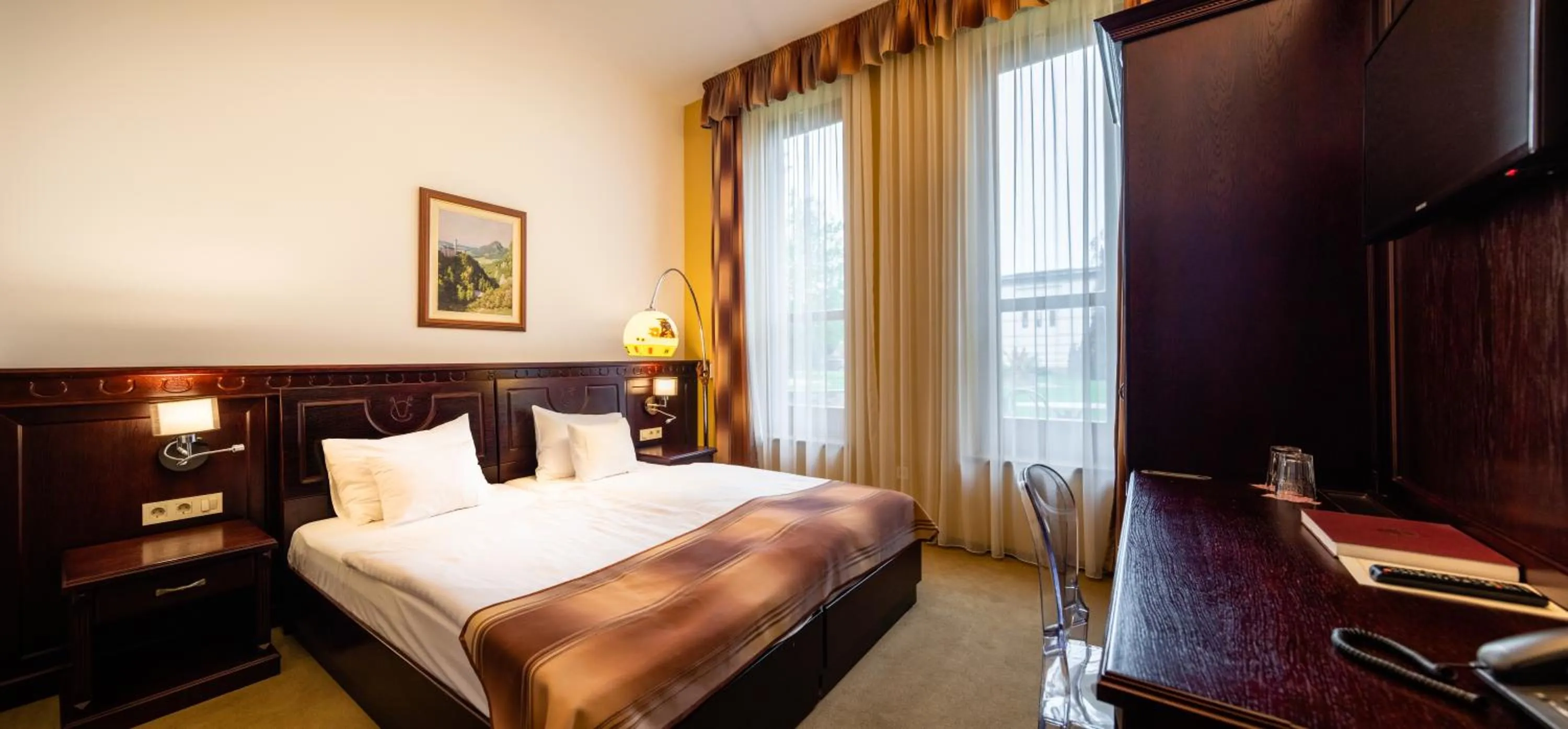 Photo of the whole room, Bed in Hotel Vécsecity