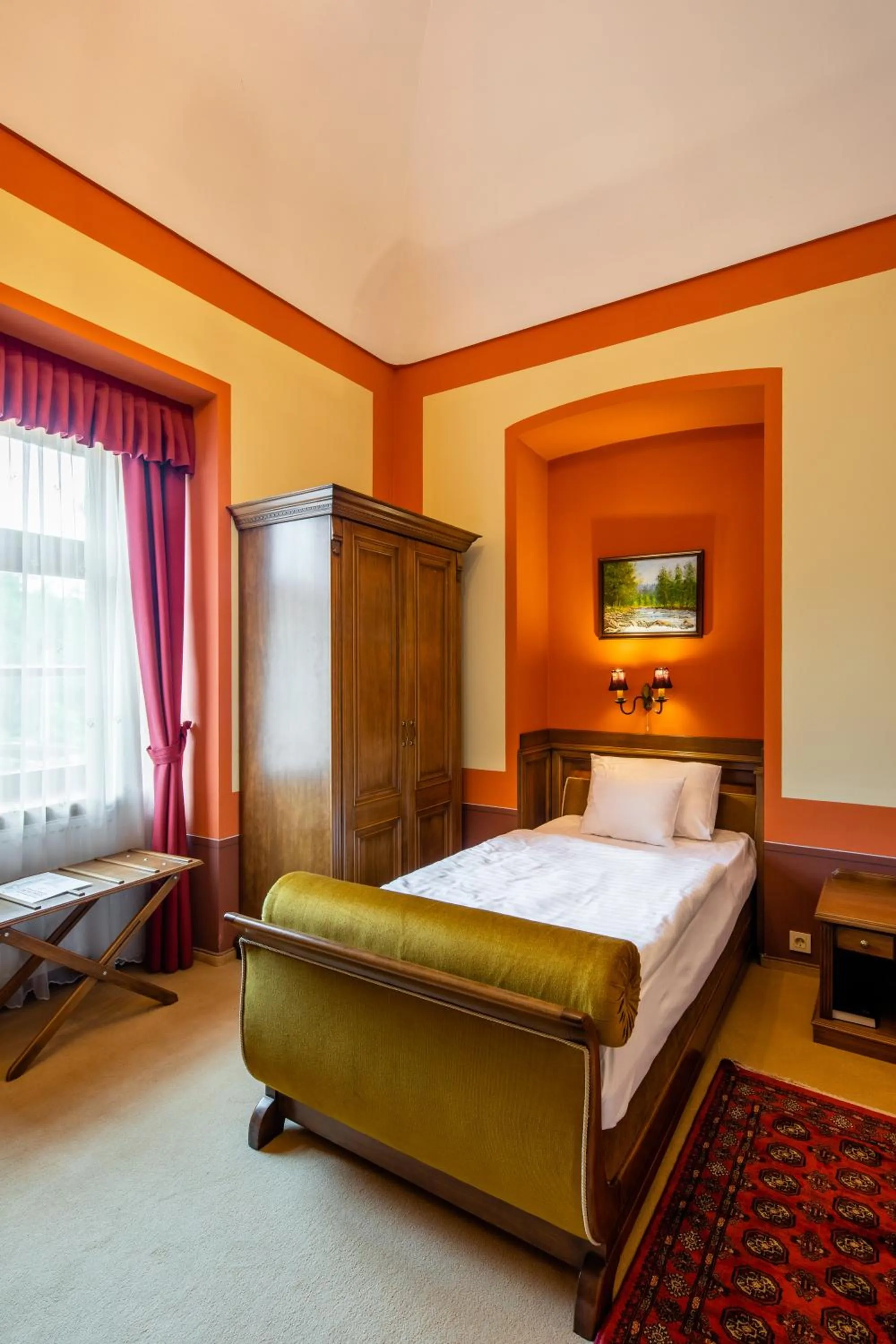 Photo of the whole room, Bed in Hotel Vécsecity