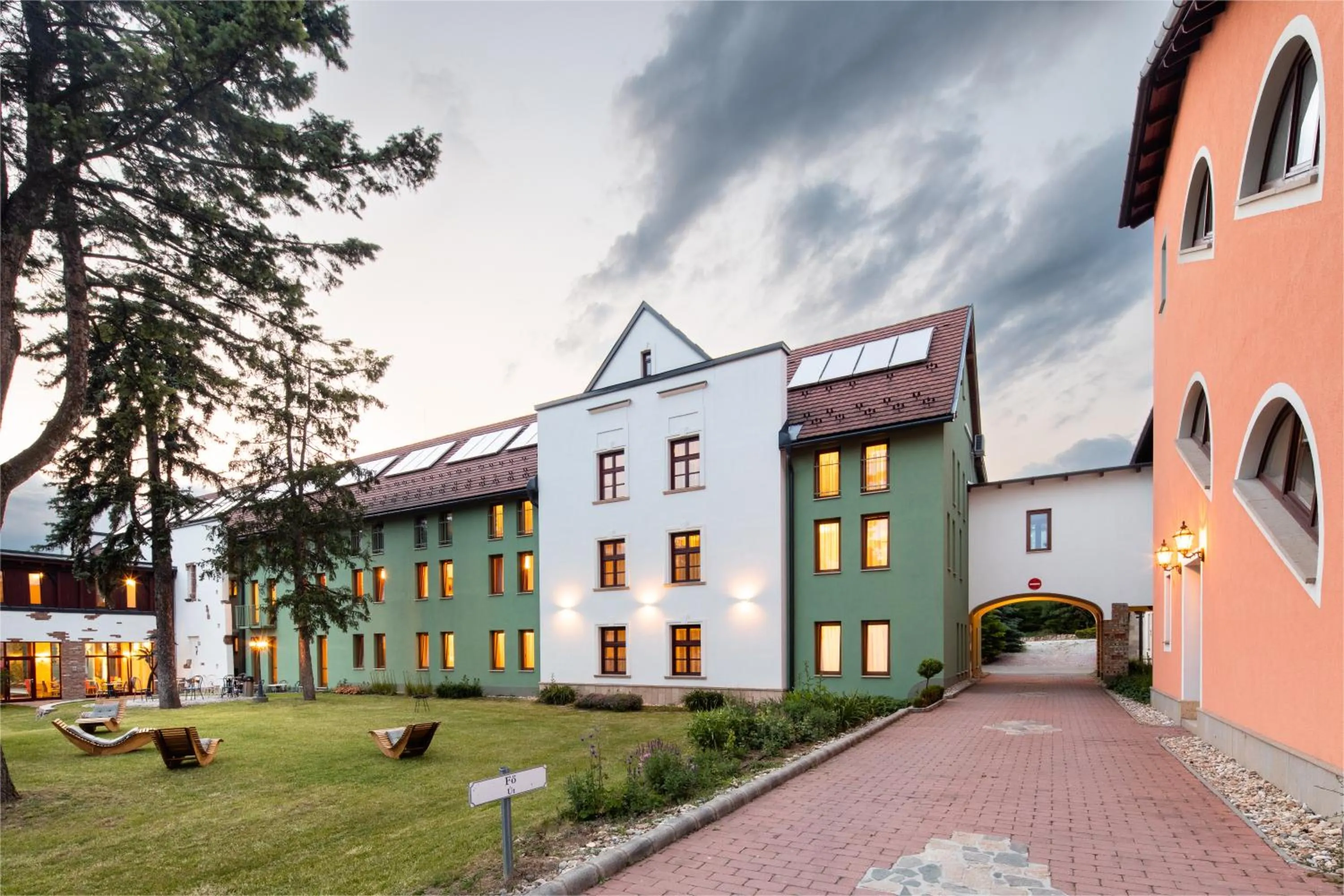 Property building in Hotel Vécsecity