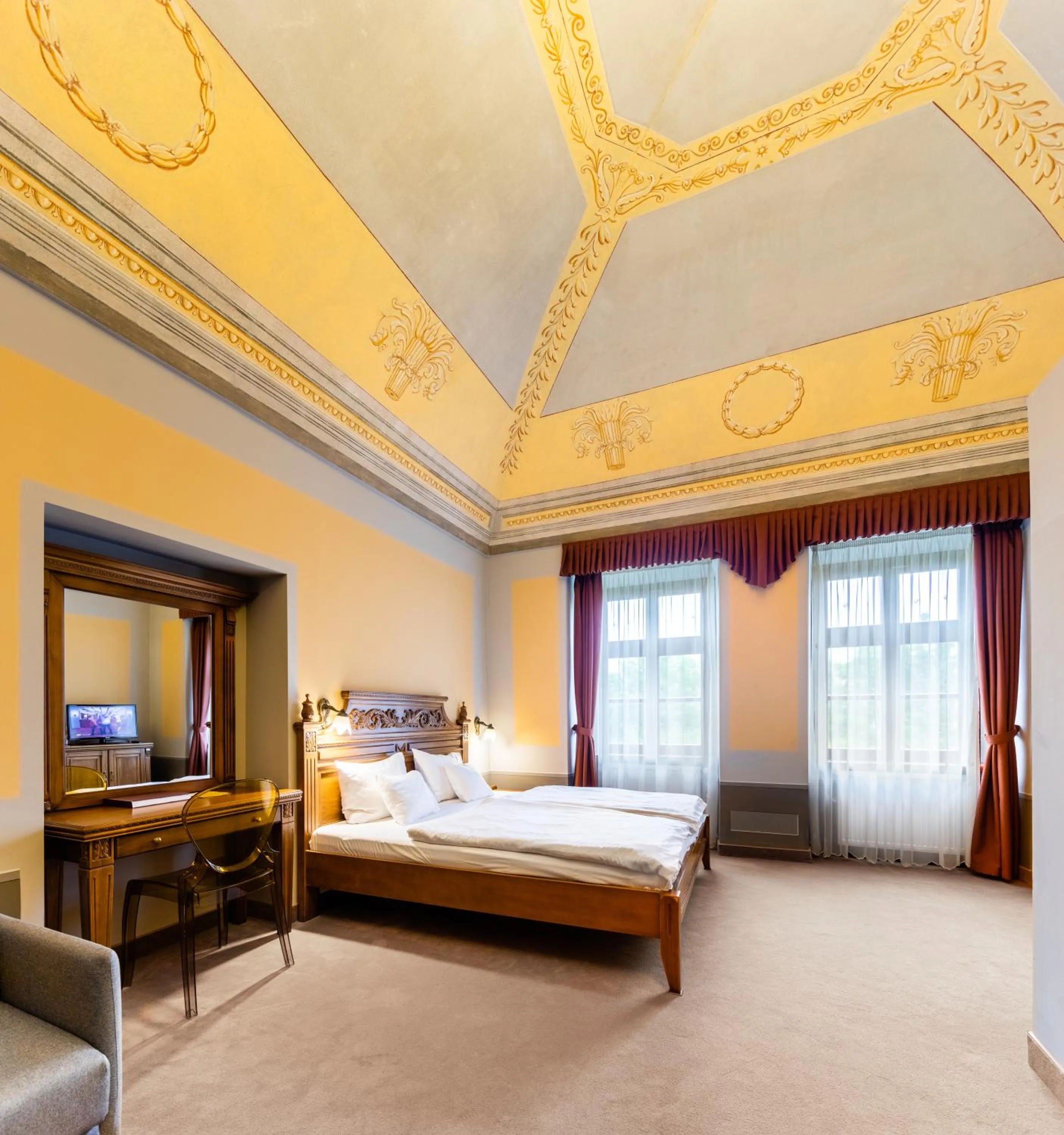 TV and multimedia, Bed in Hotel Vécsecity