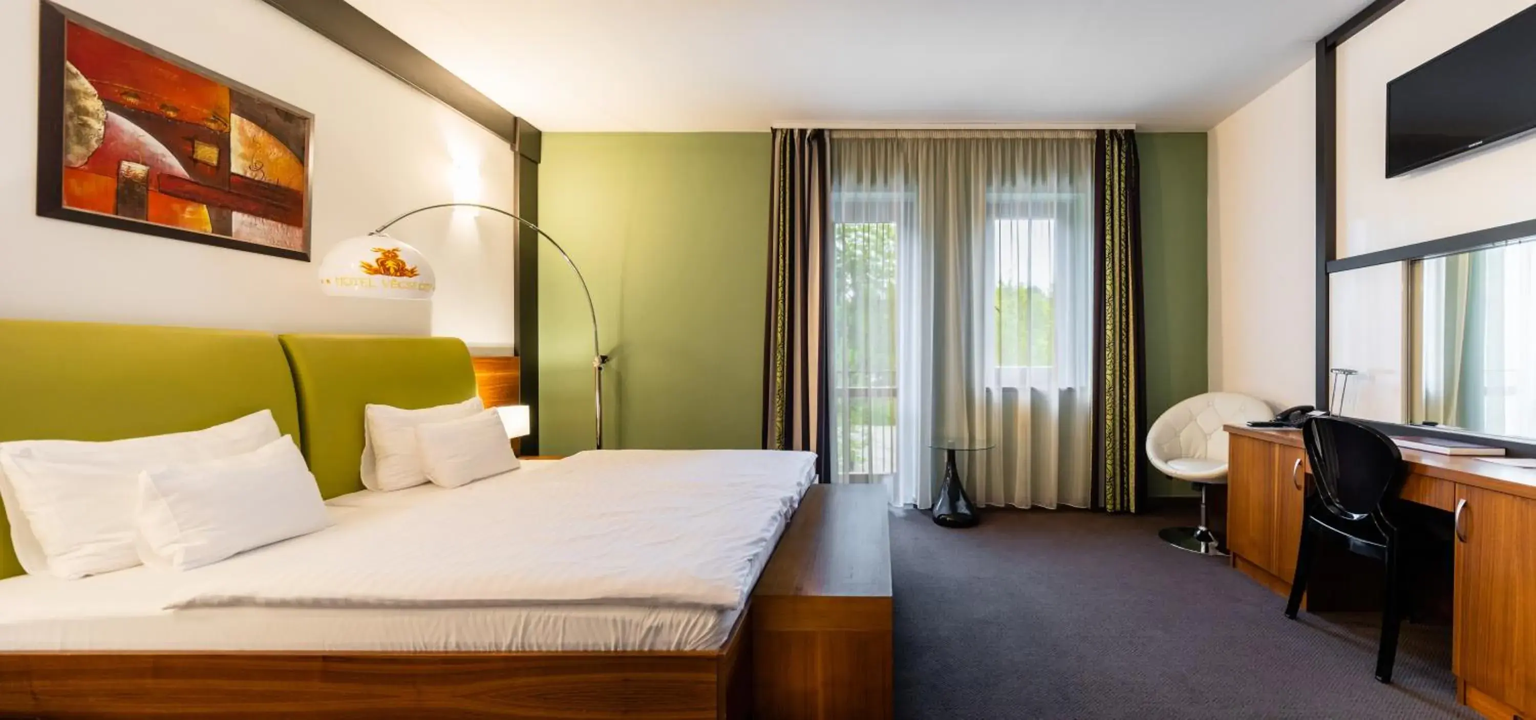 Standard Double or Twin Room with Garden View in Hotel Vécsecity Standard Double or Twin Room with Garden View in Hotel Vécsecity