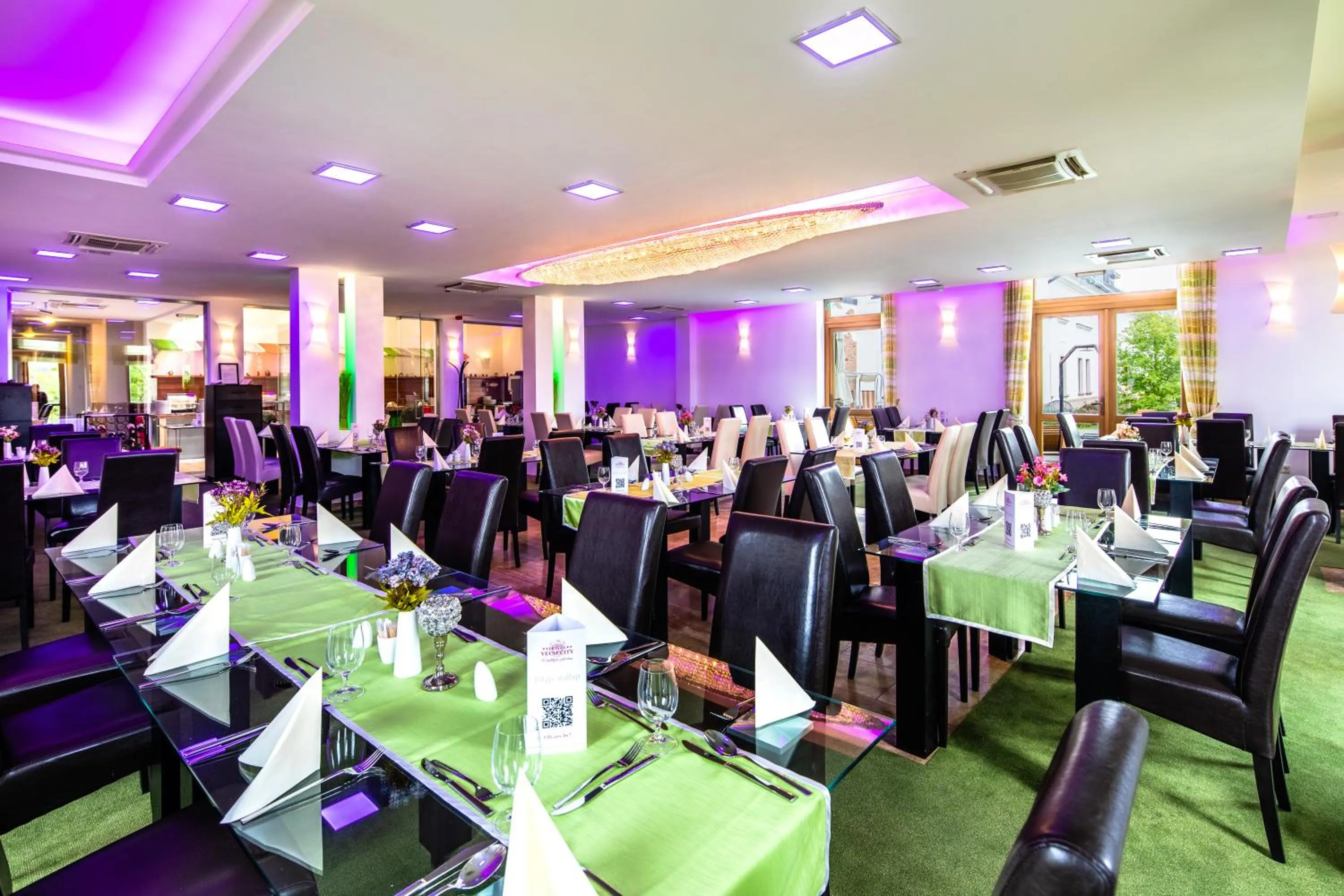 Restaurant/places to eat in Hotel Vécsecity