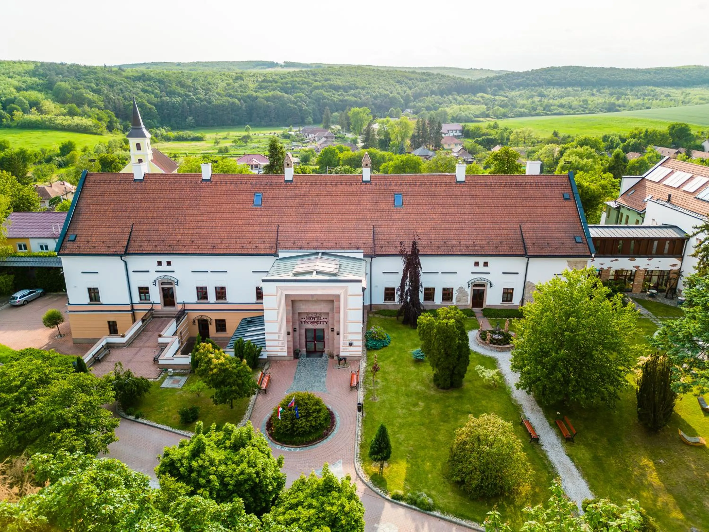 Property building in Hotel Vécsecity