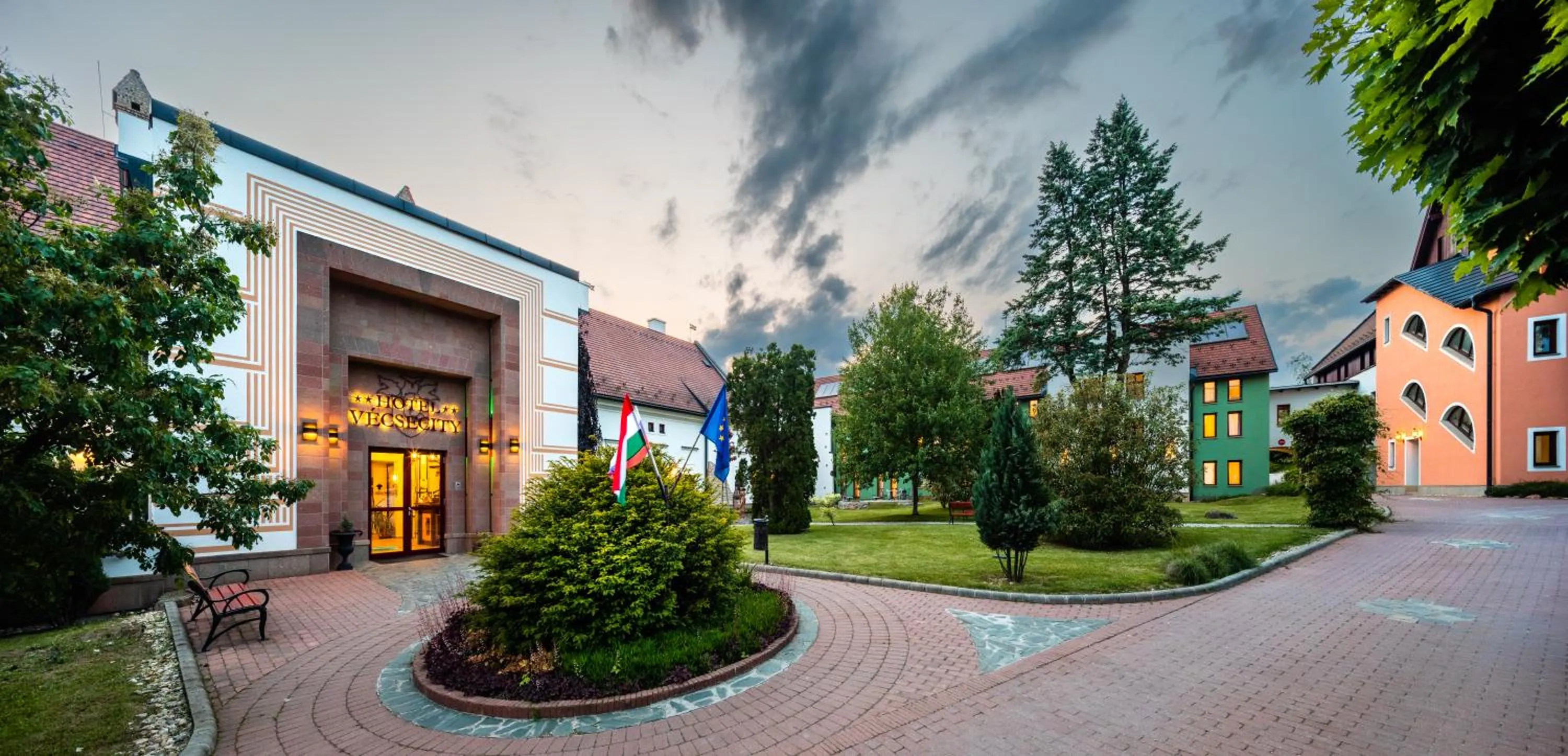 Property building in Hotel Vécsecity