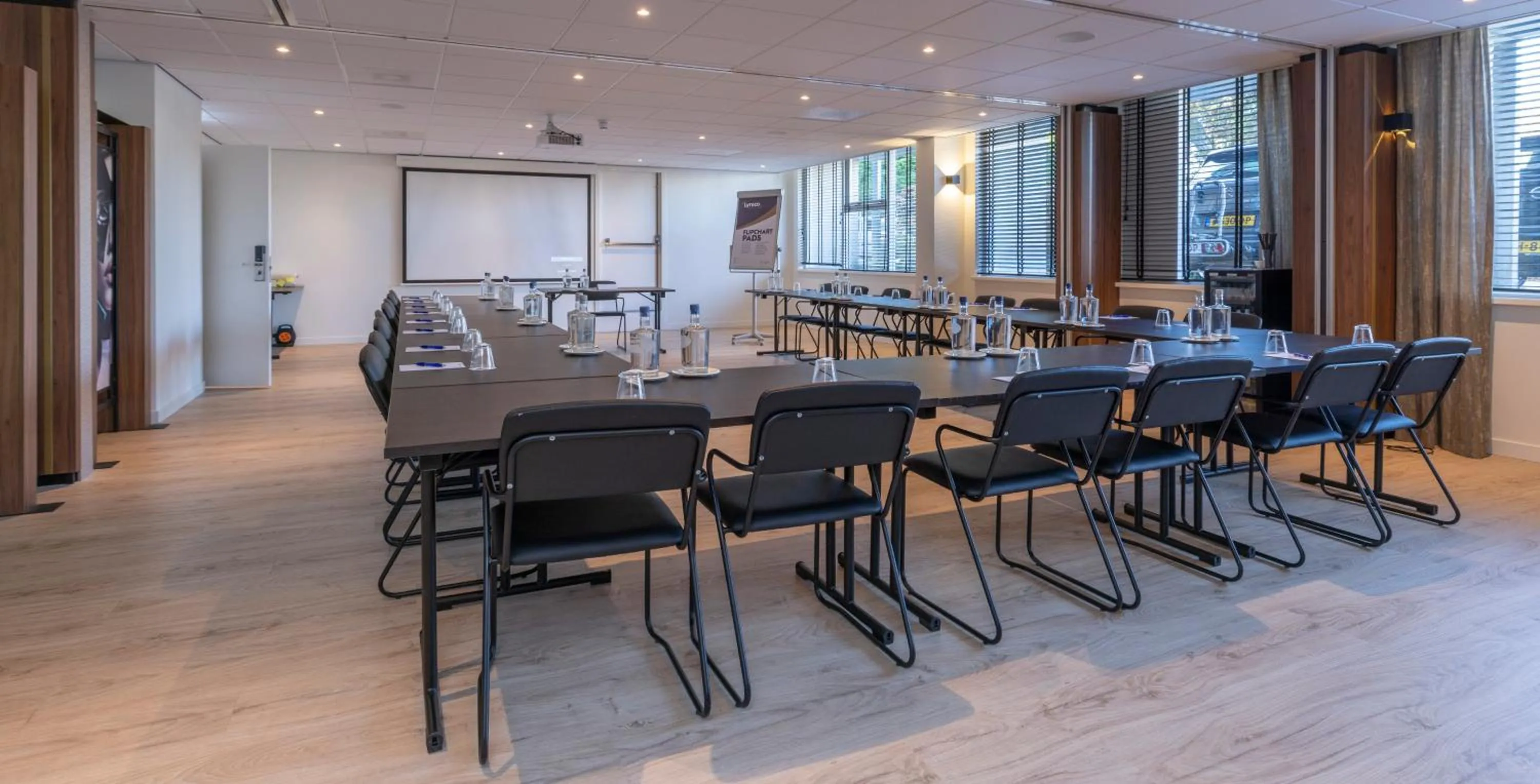 Seating area in Fletcher Hotel Jan van Scorel