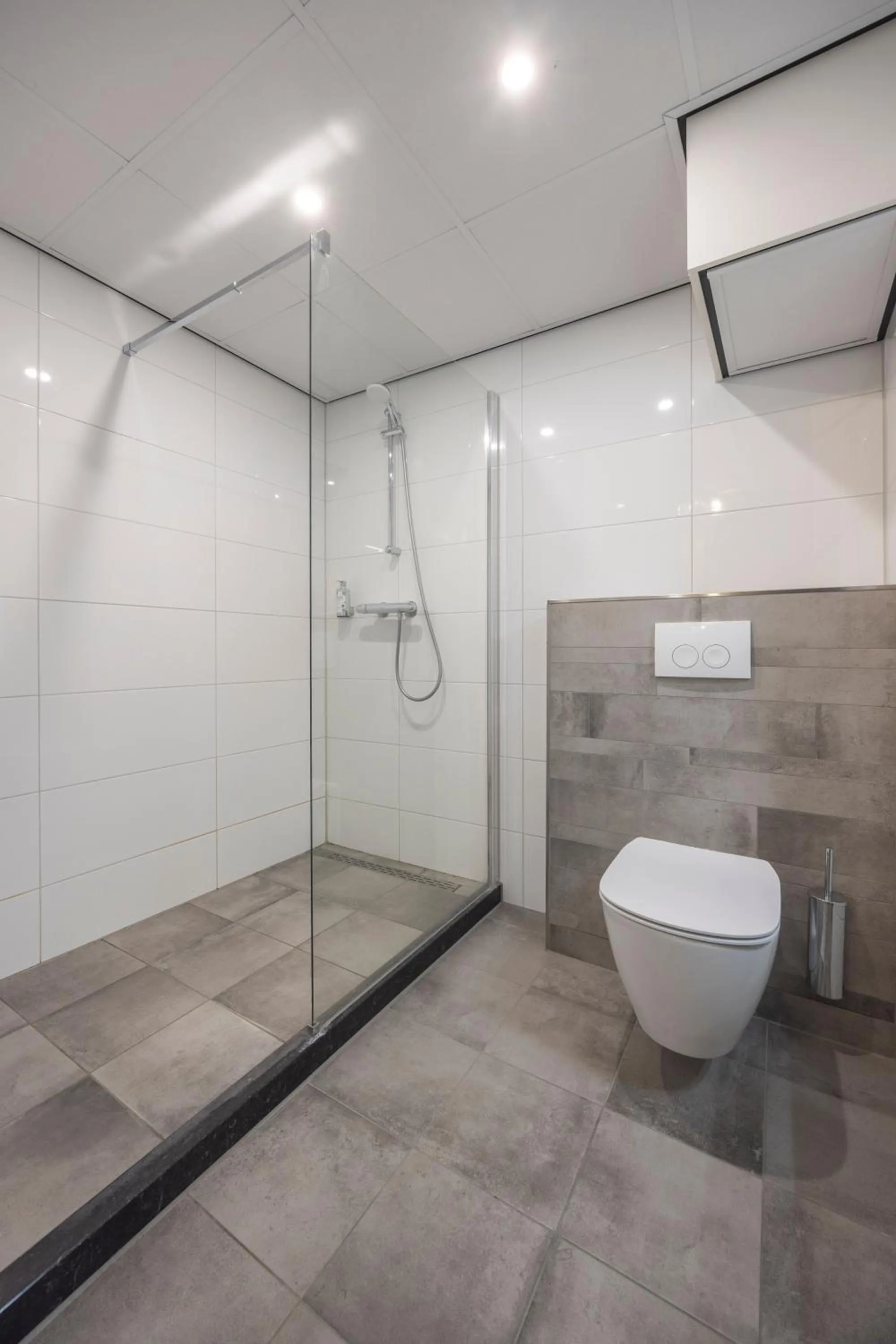 Bathroom in Fletcher Hotel Jan van Scorel